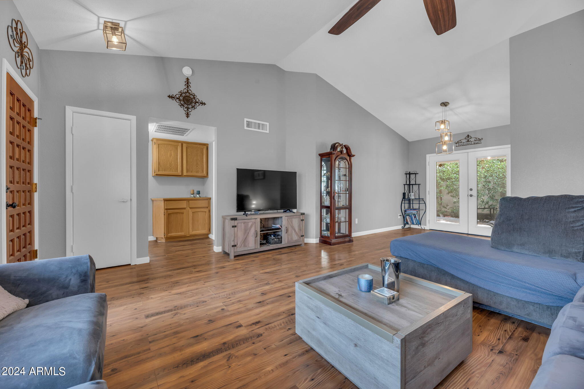 3329 E TOPEKA Drive