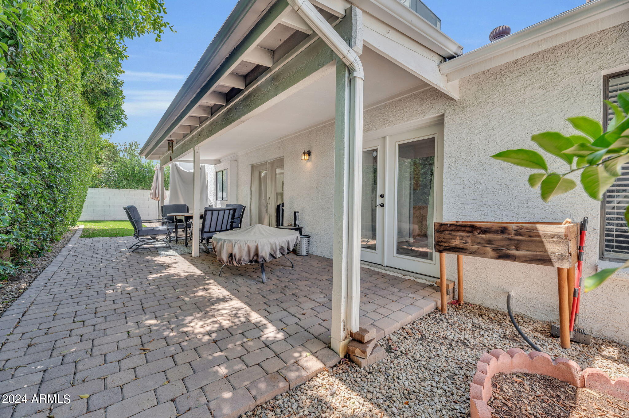 3329 E TOPEKA Drive