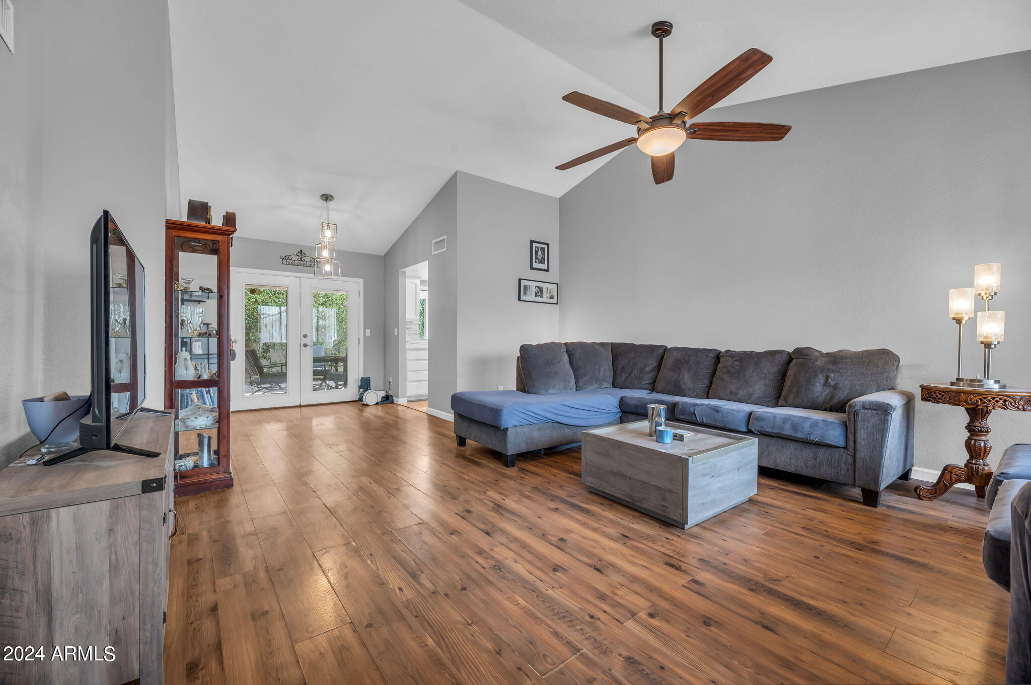 3329 E TOPEKA Drive