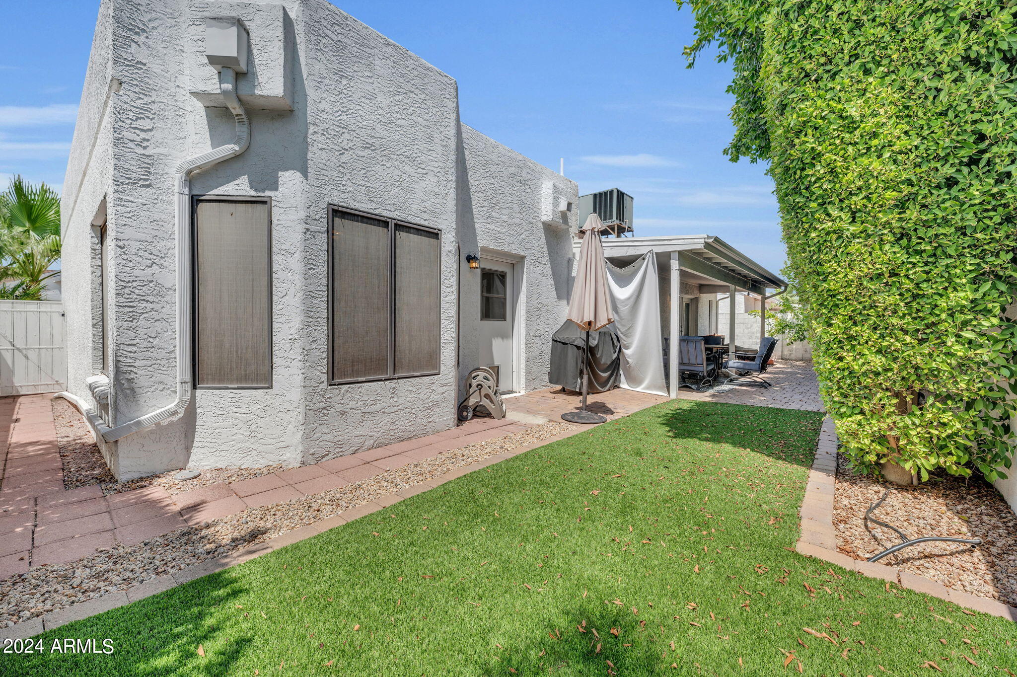 3329 E TOPEKA Drive