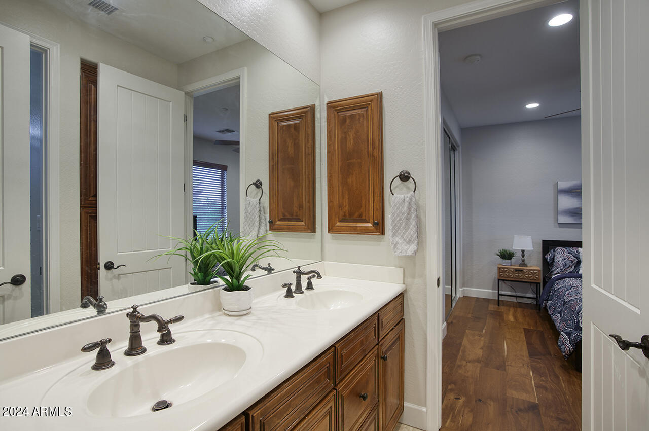 3955 E NAVIGATOR Lane