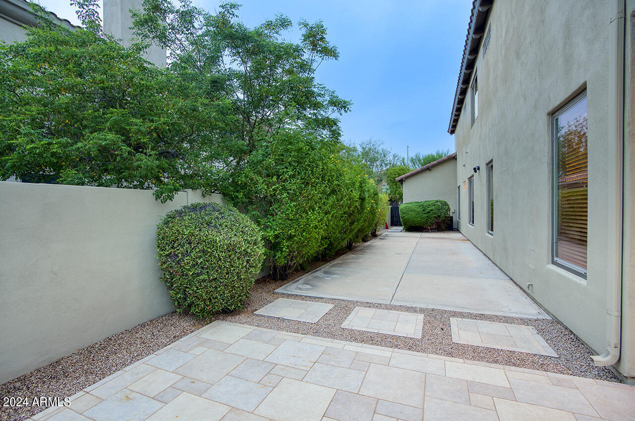 3955 E NAVIGATOR Lane