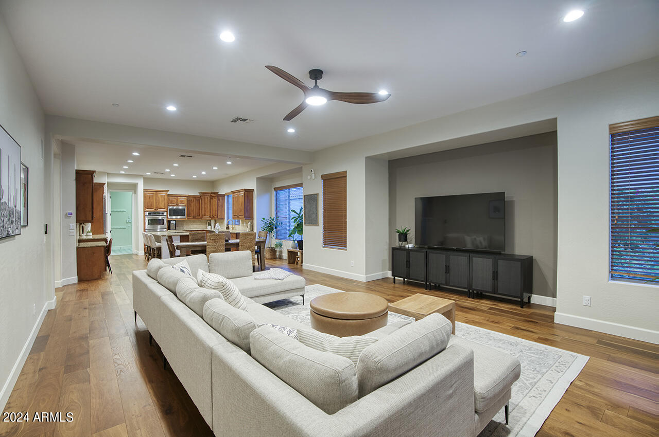 3955 E NAVIGATOR Lane