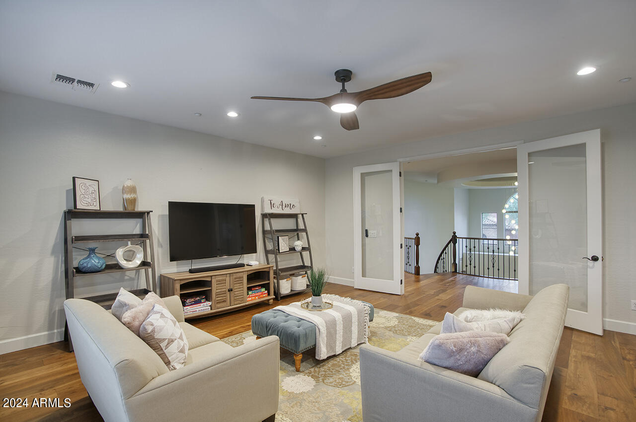 3955 E NAVIGATOR Lane