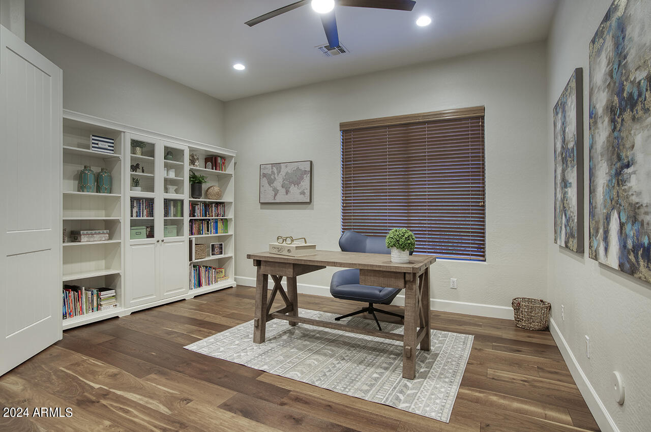 3955 E NAVIGATOR Lane