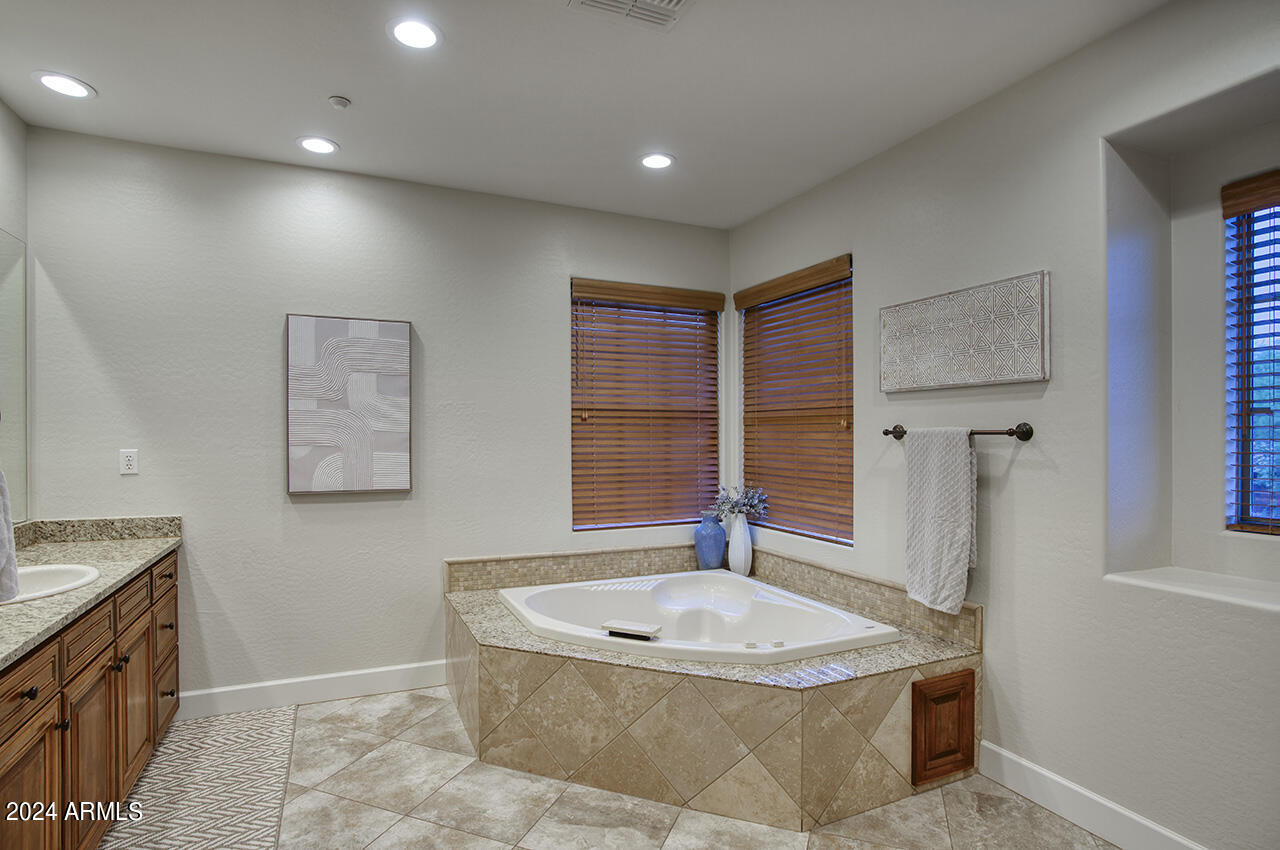 3955 E NAVIGATOR Lane