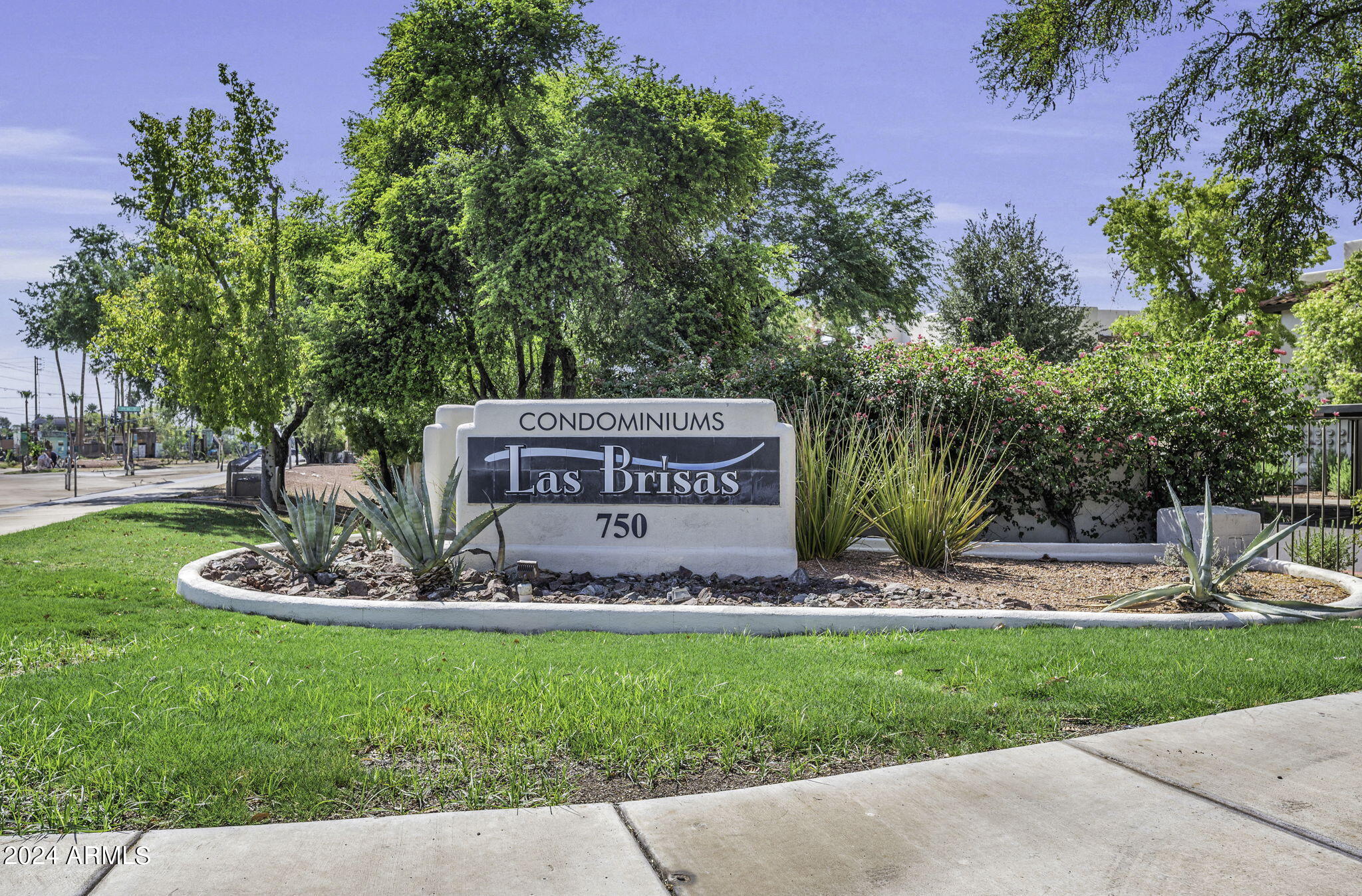 750 E NORTHERN Avenue, 1057