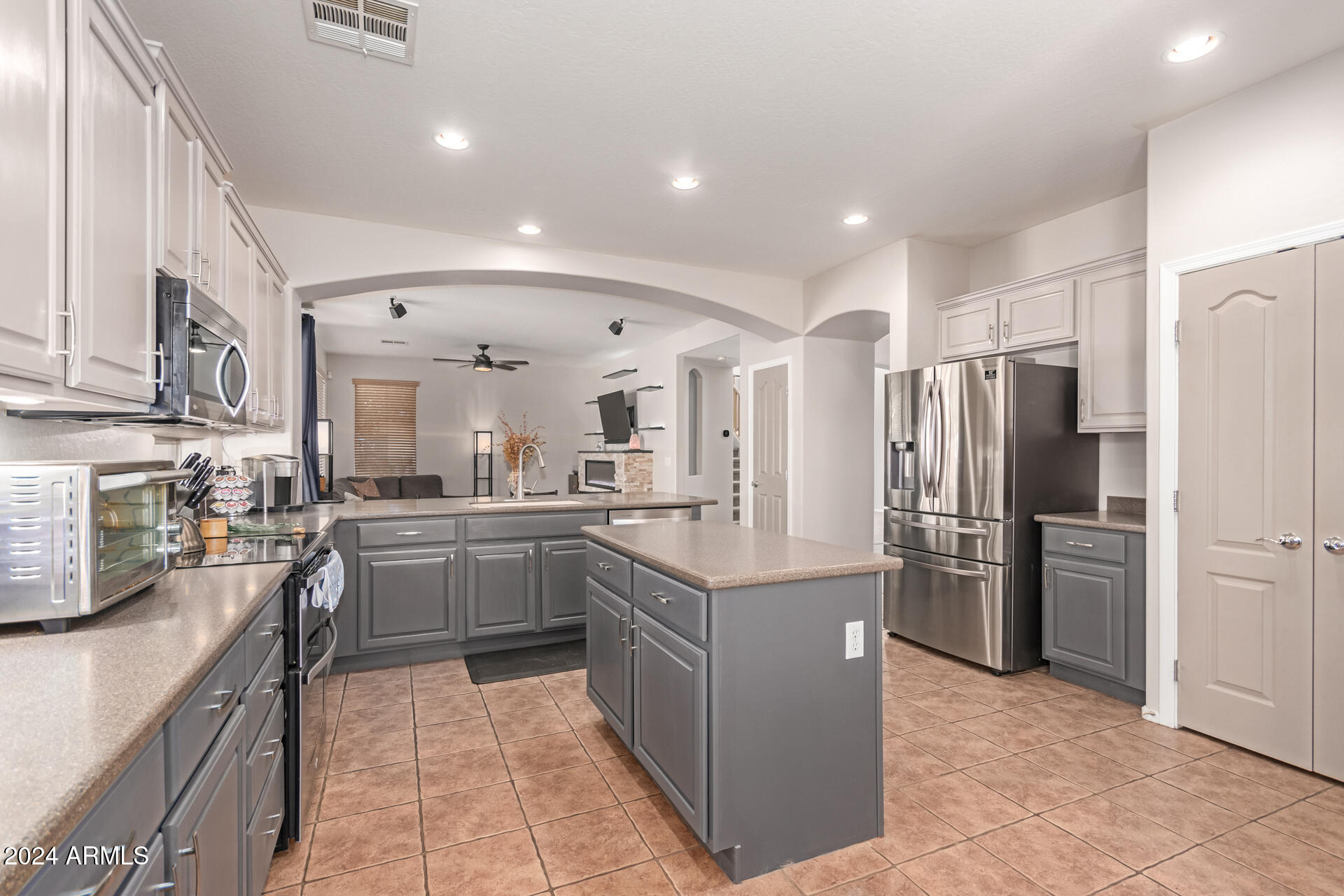 1248 E NIGHTINGALE Lane