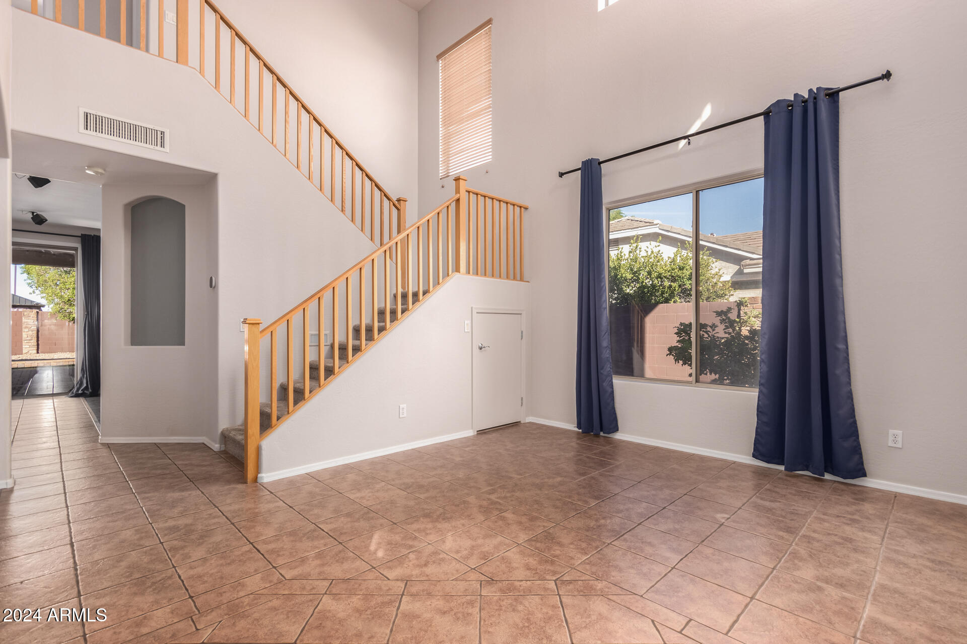 1248 E NIGHTINGALE Lane