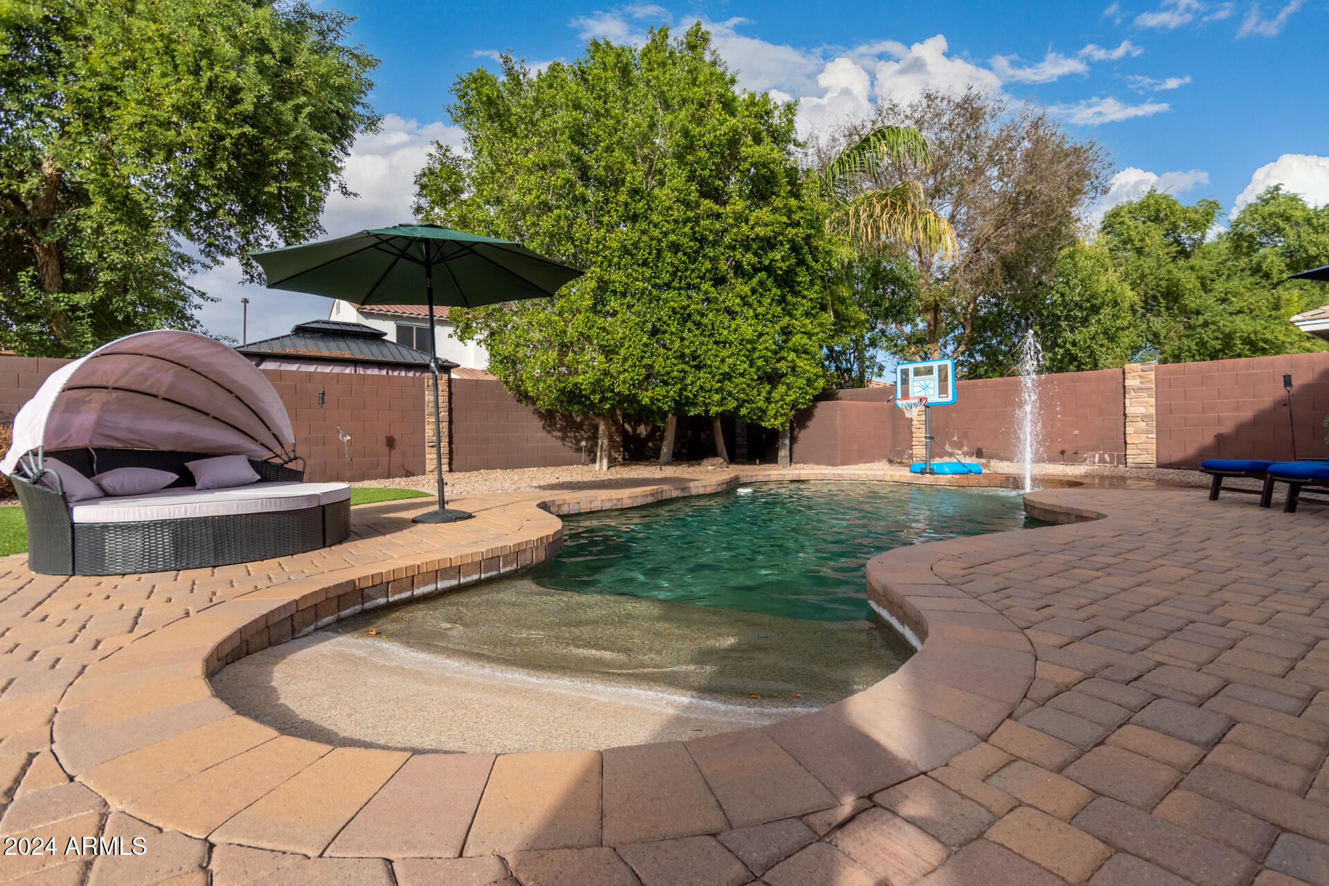 1248 E NIGHTINGALE Lane