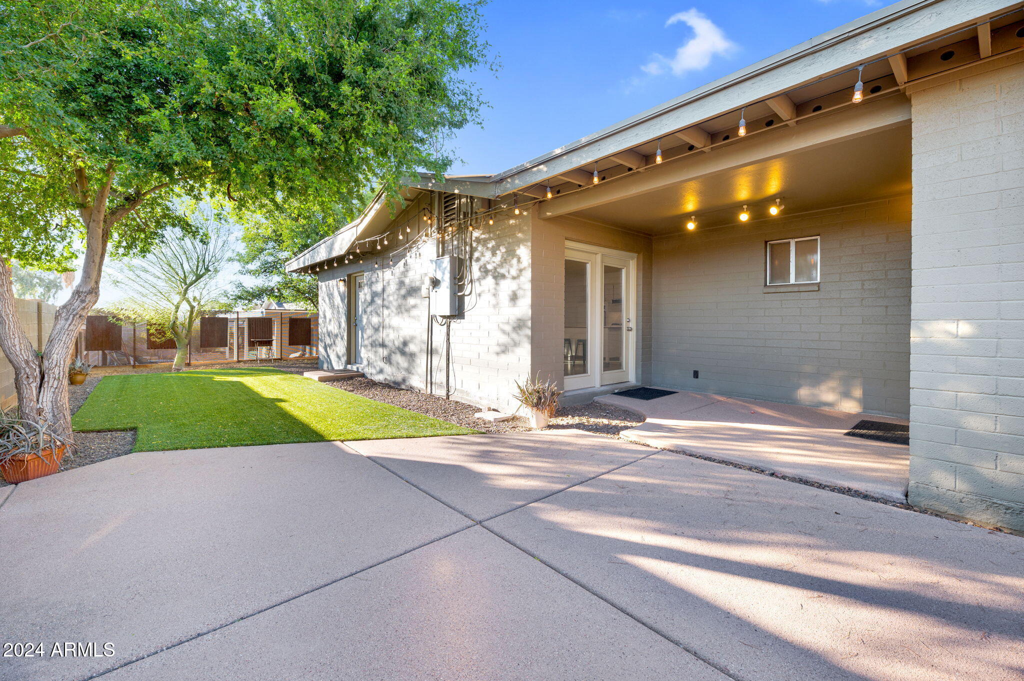 1317 E GOLDEN Lane