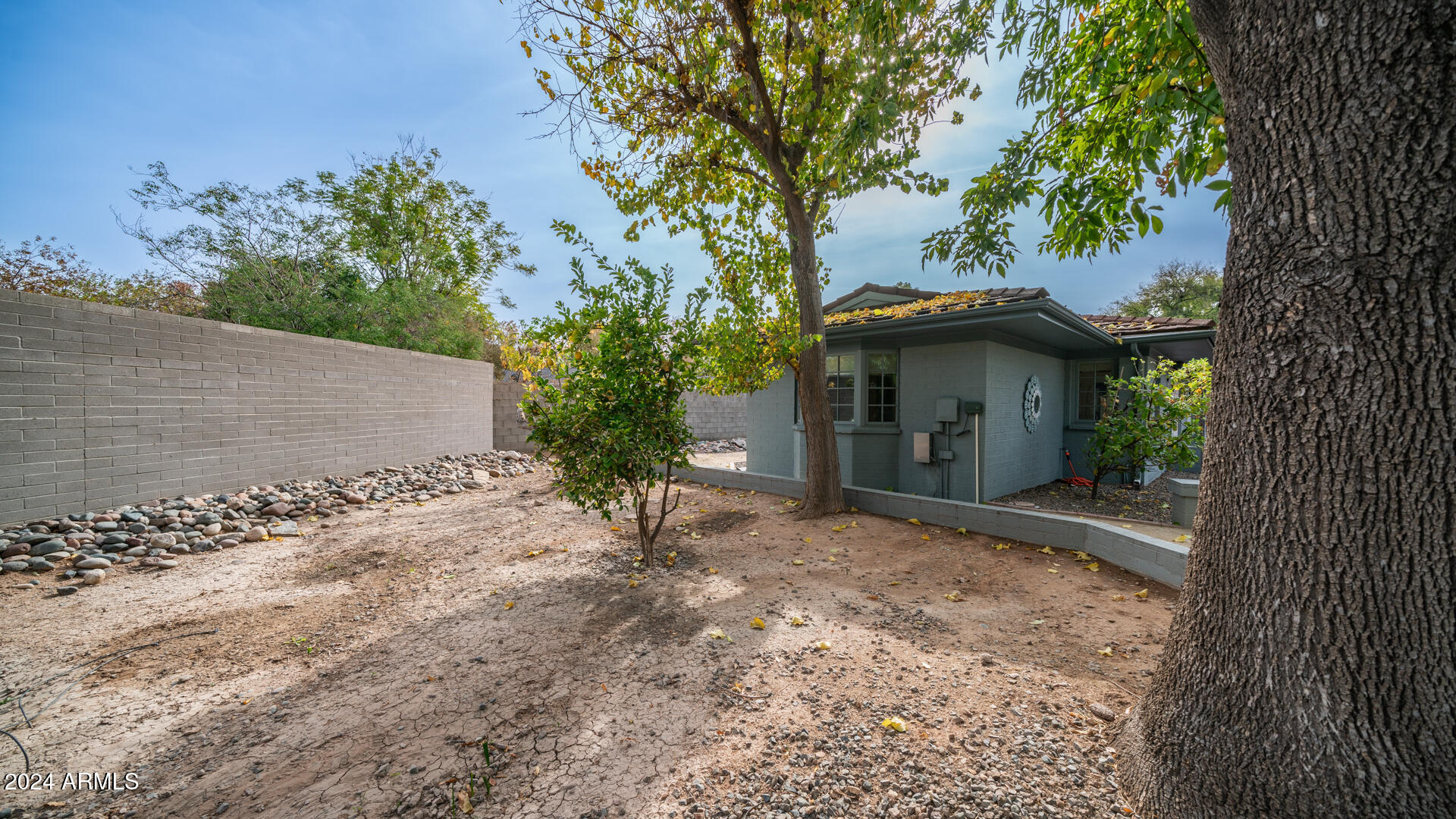 2921 N MANOR Drive W
