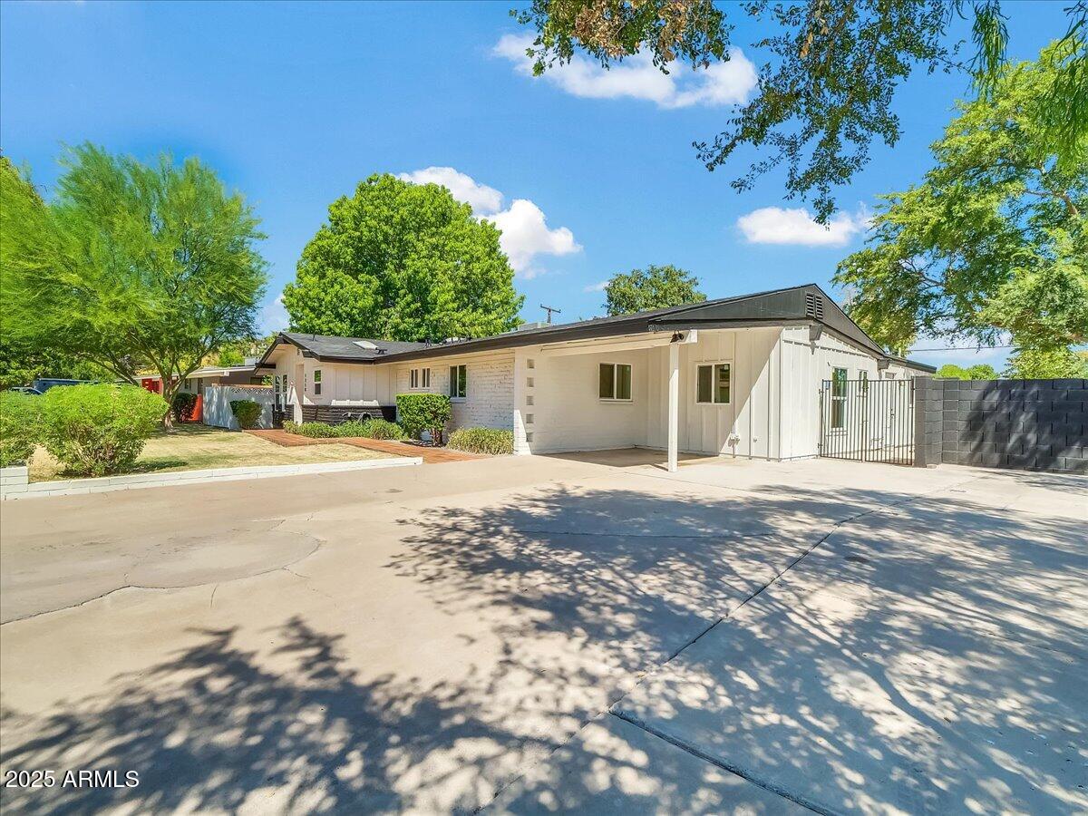 1310 W PALMAIRE Avenue