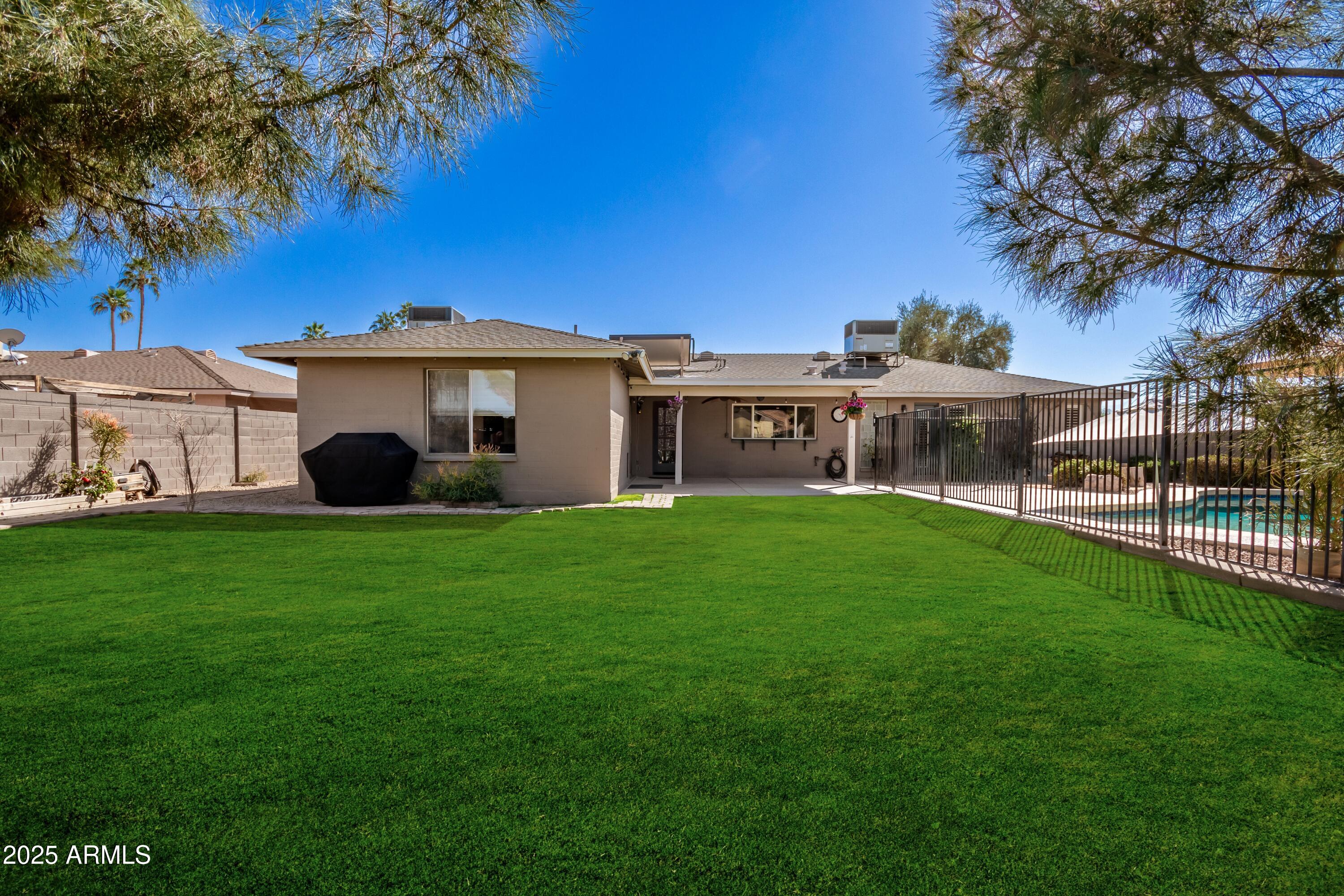 1506 E Gemini Drive