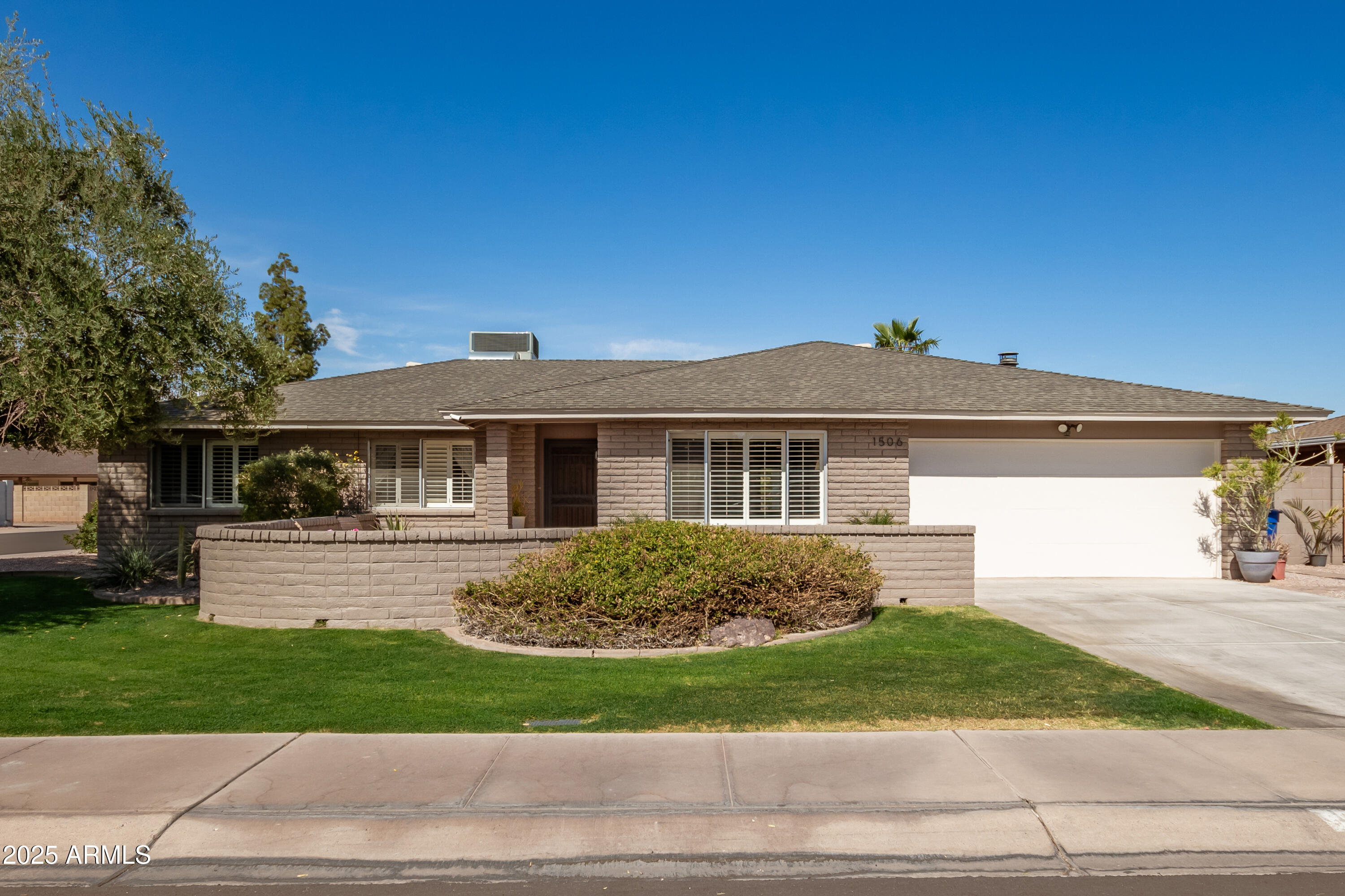1506 E Gemini Drive