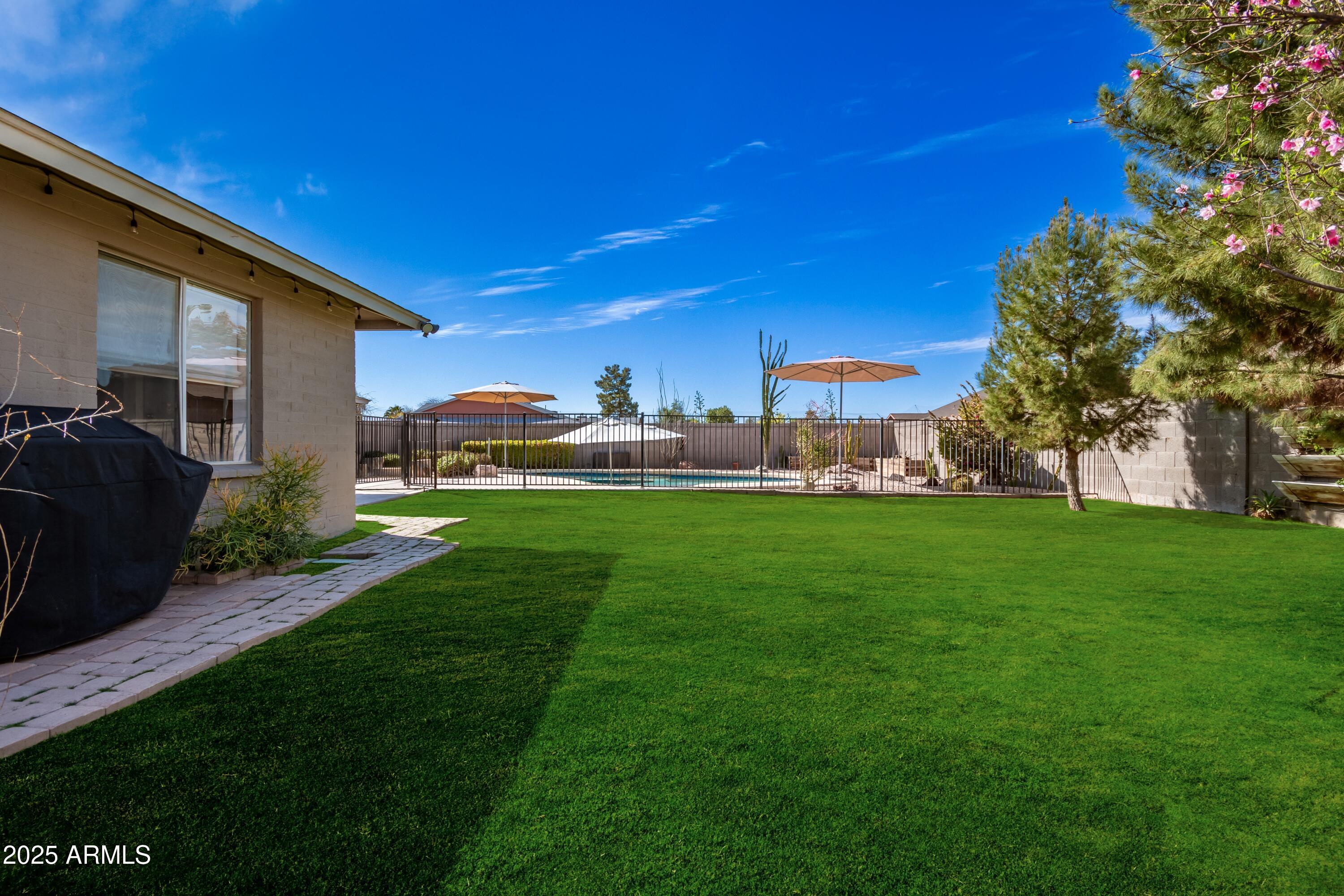 1506 E Gemini Drive
