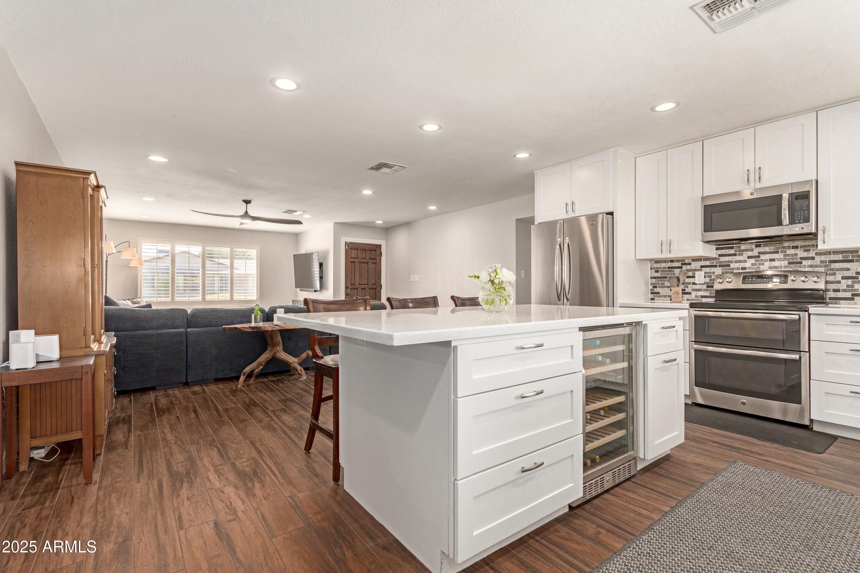 1506 E Gemini Drive