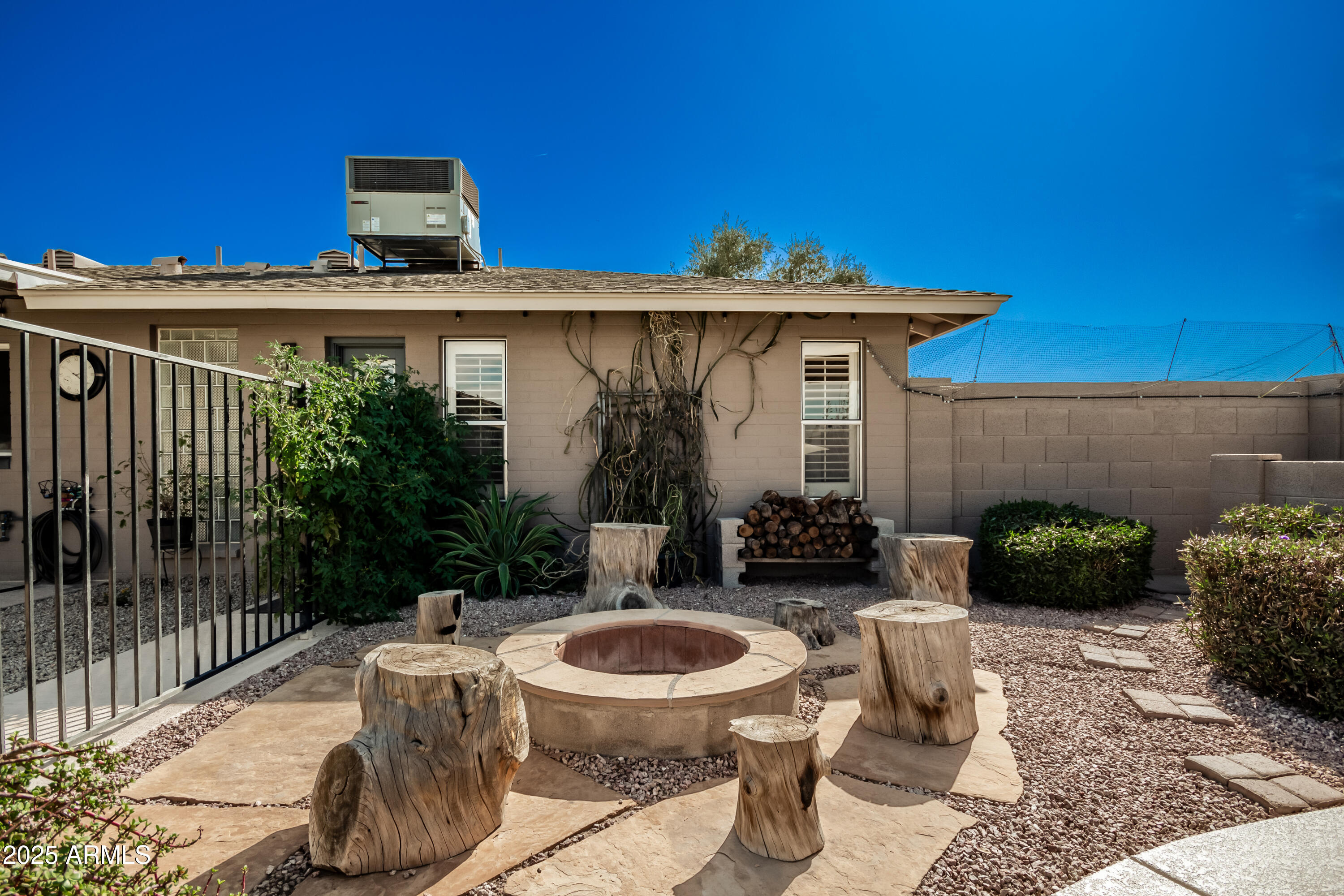 1506 E Gemini Drive