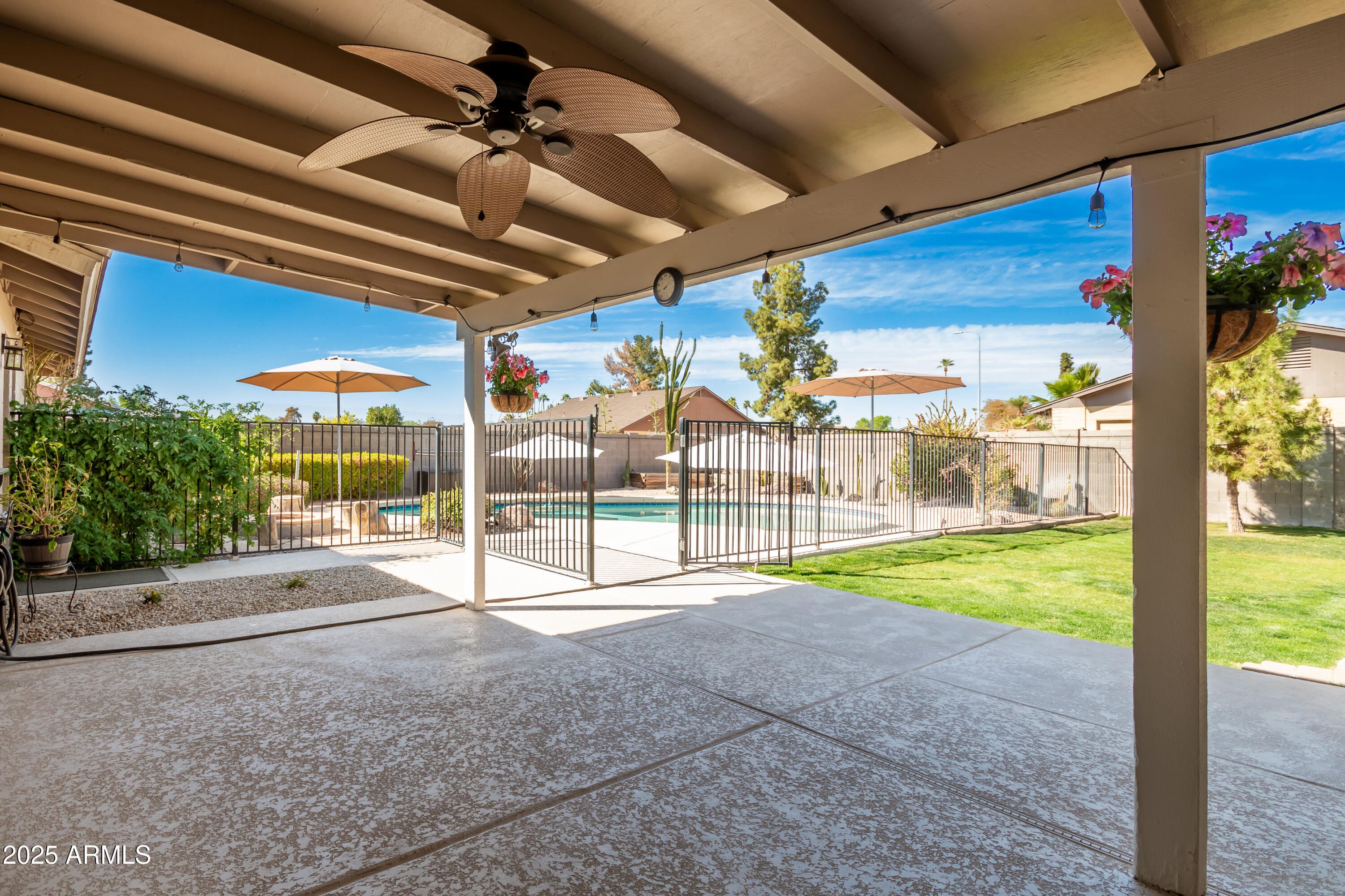 1506 E Gemini Drive