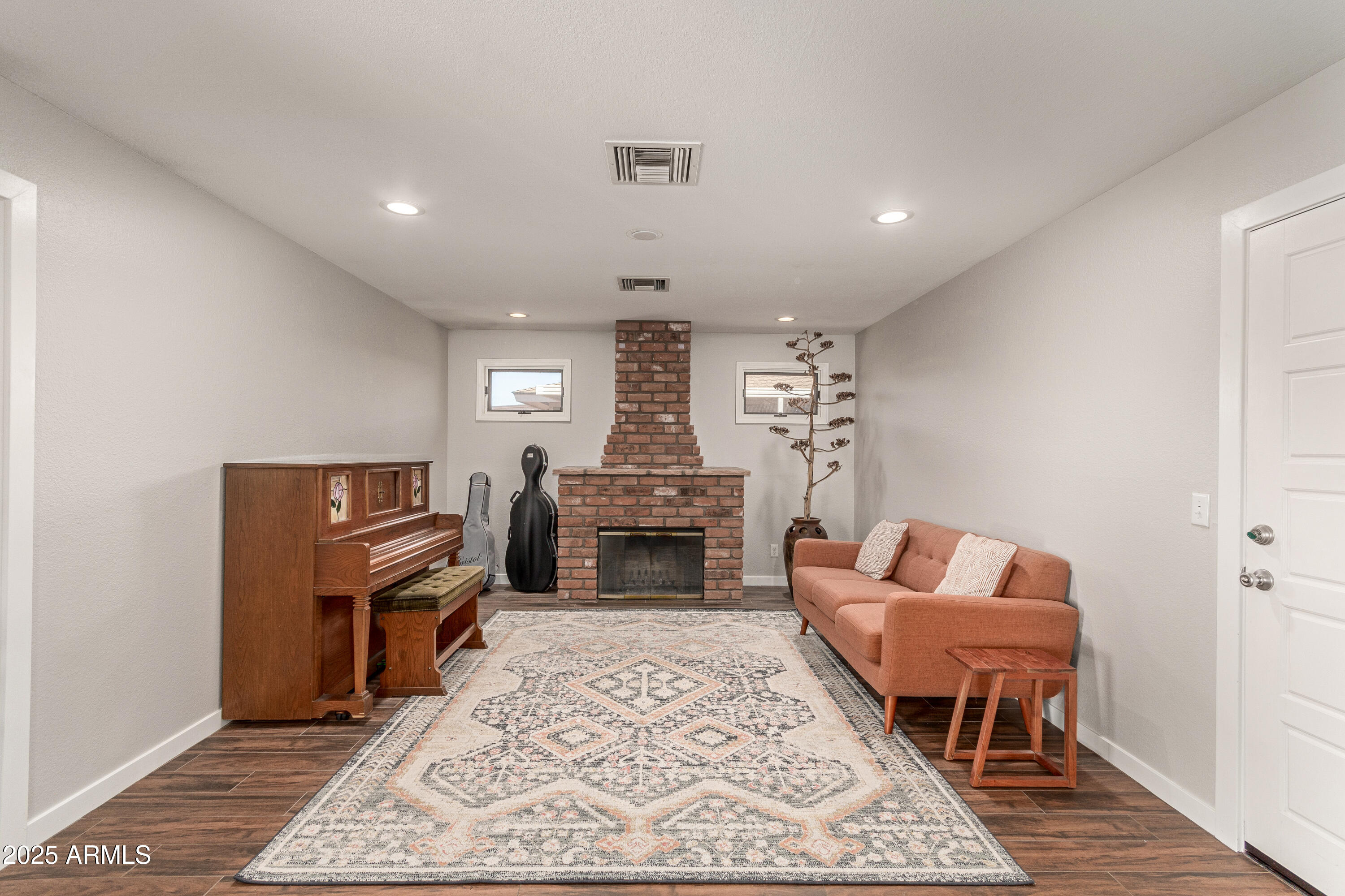 1506 E Gemini Drive