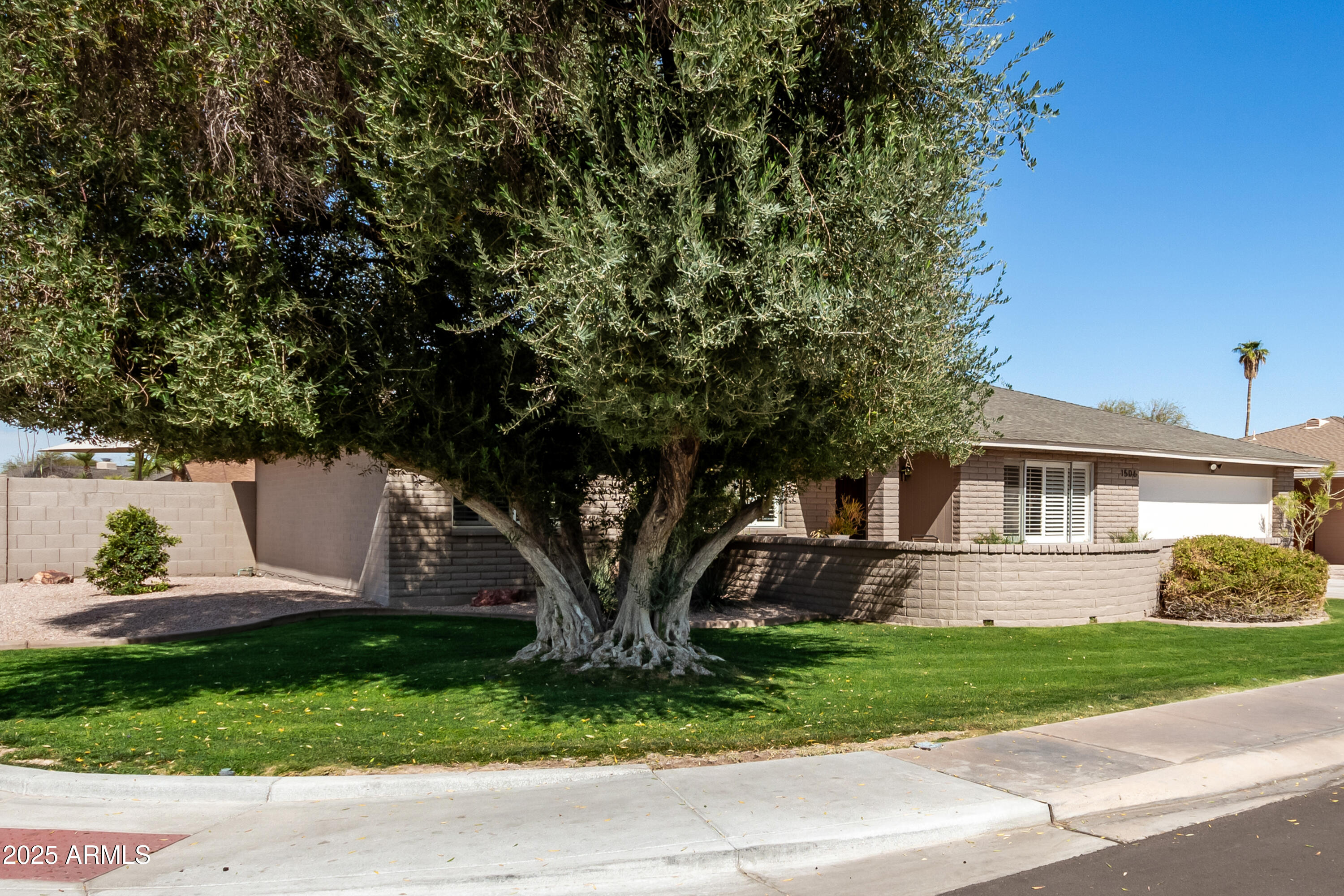1506 E Gemini Drive