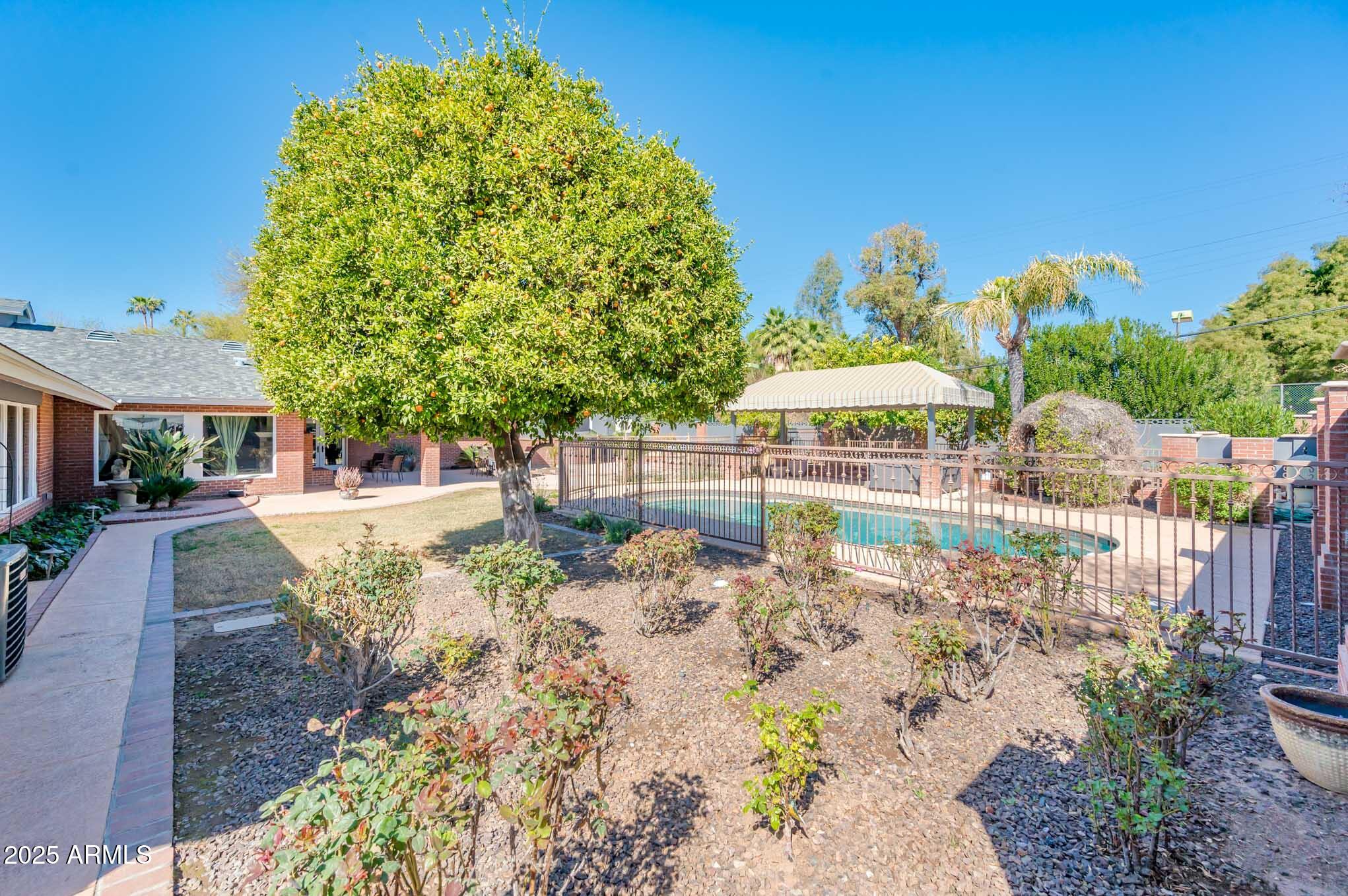 220 W SAN JUAN Avenue