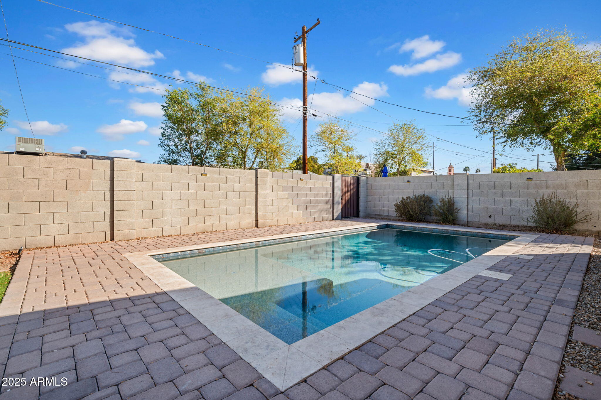 2214 E SELLS Drive