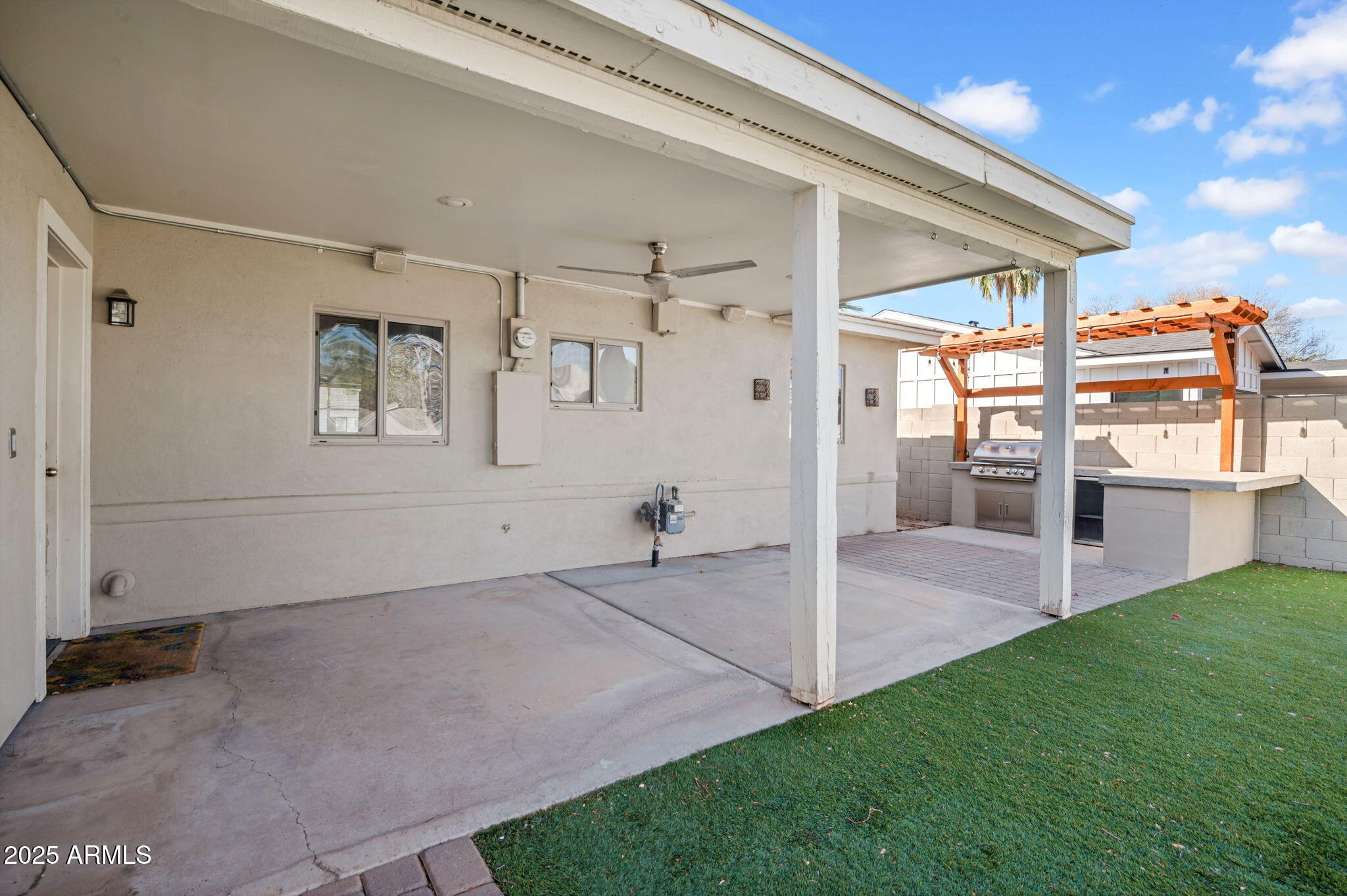 2214 E SELLS Drive
