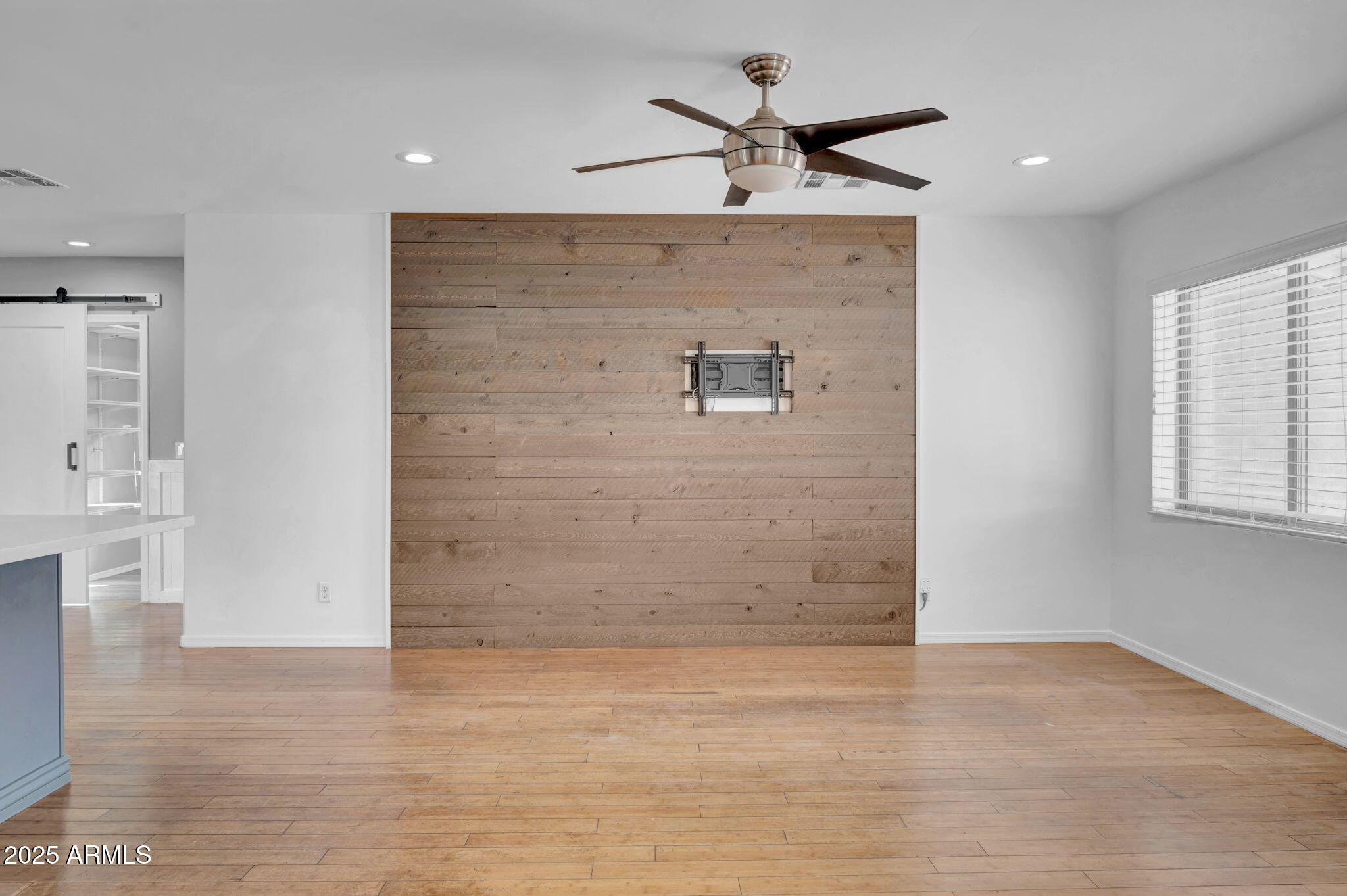 2214 E SELLS Drive