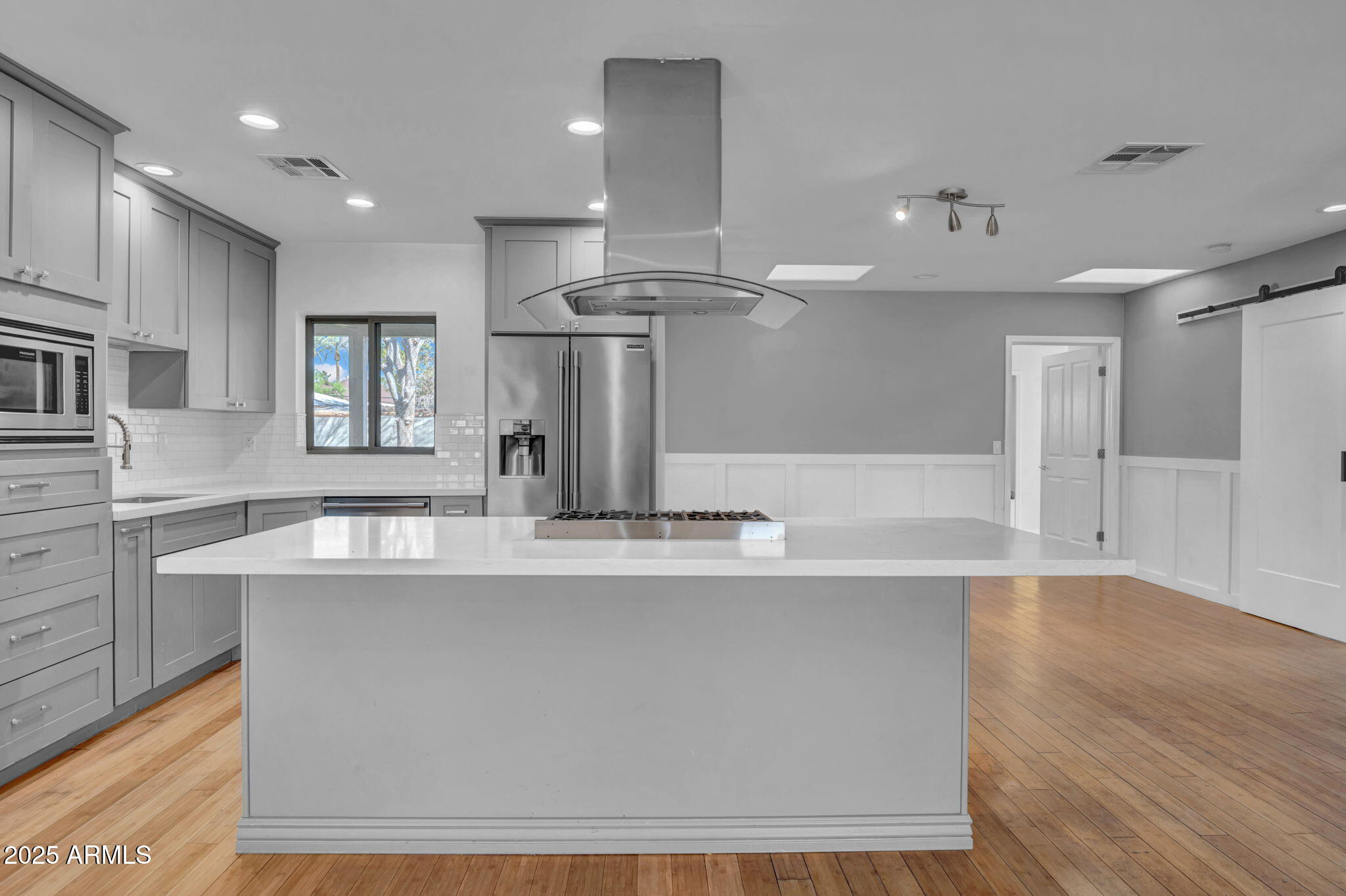 2214 E SELLS Drive