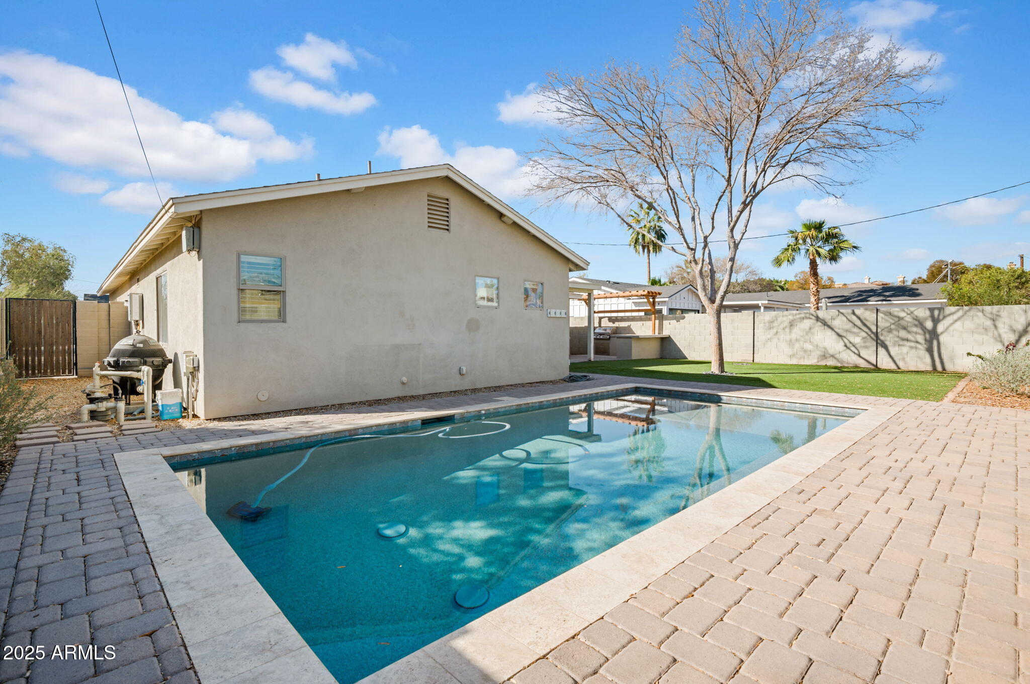 2214 E SELLS Drive