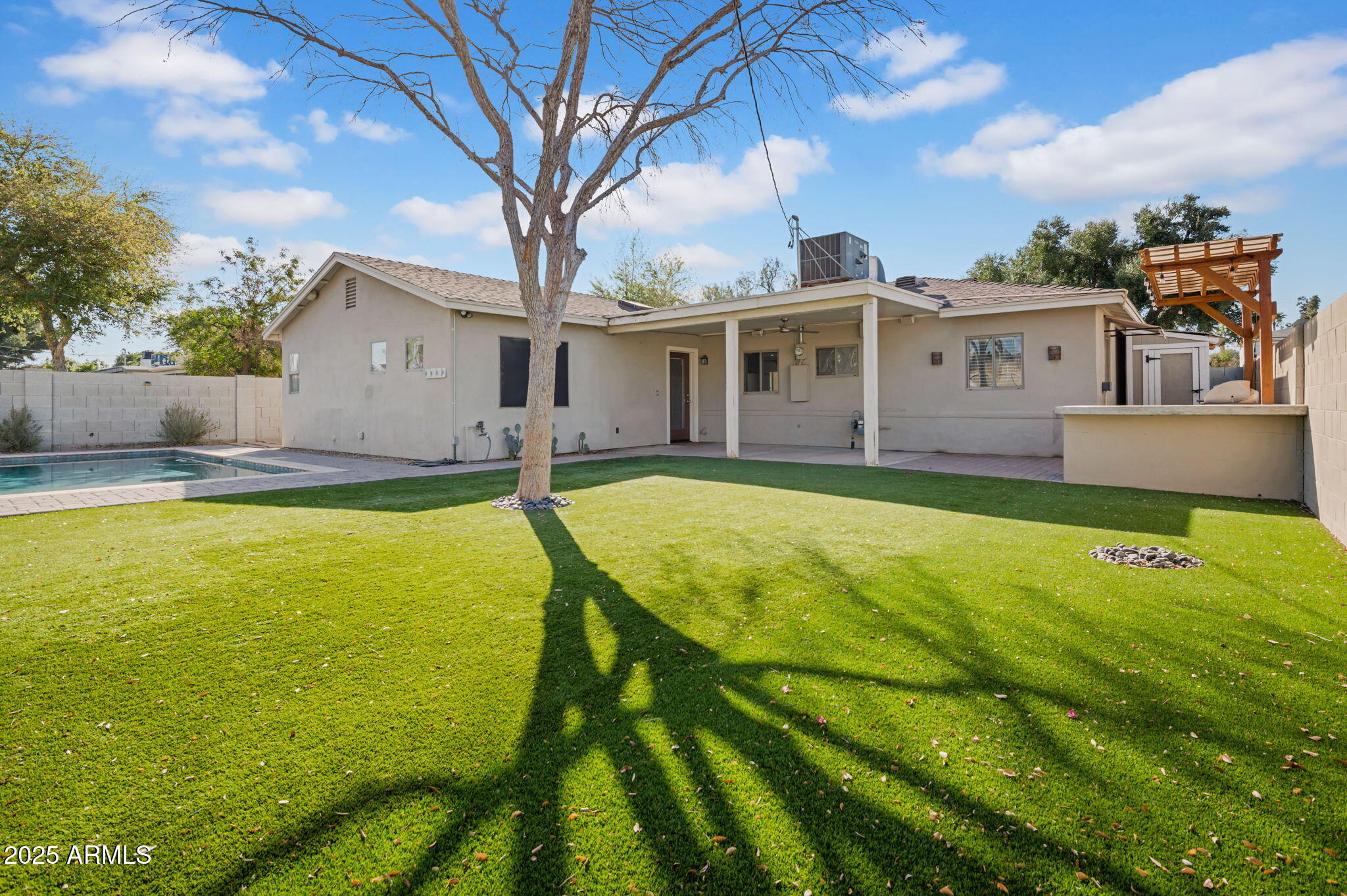 2214 E SELLS Drive