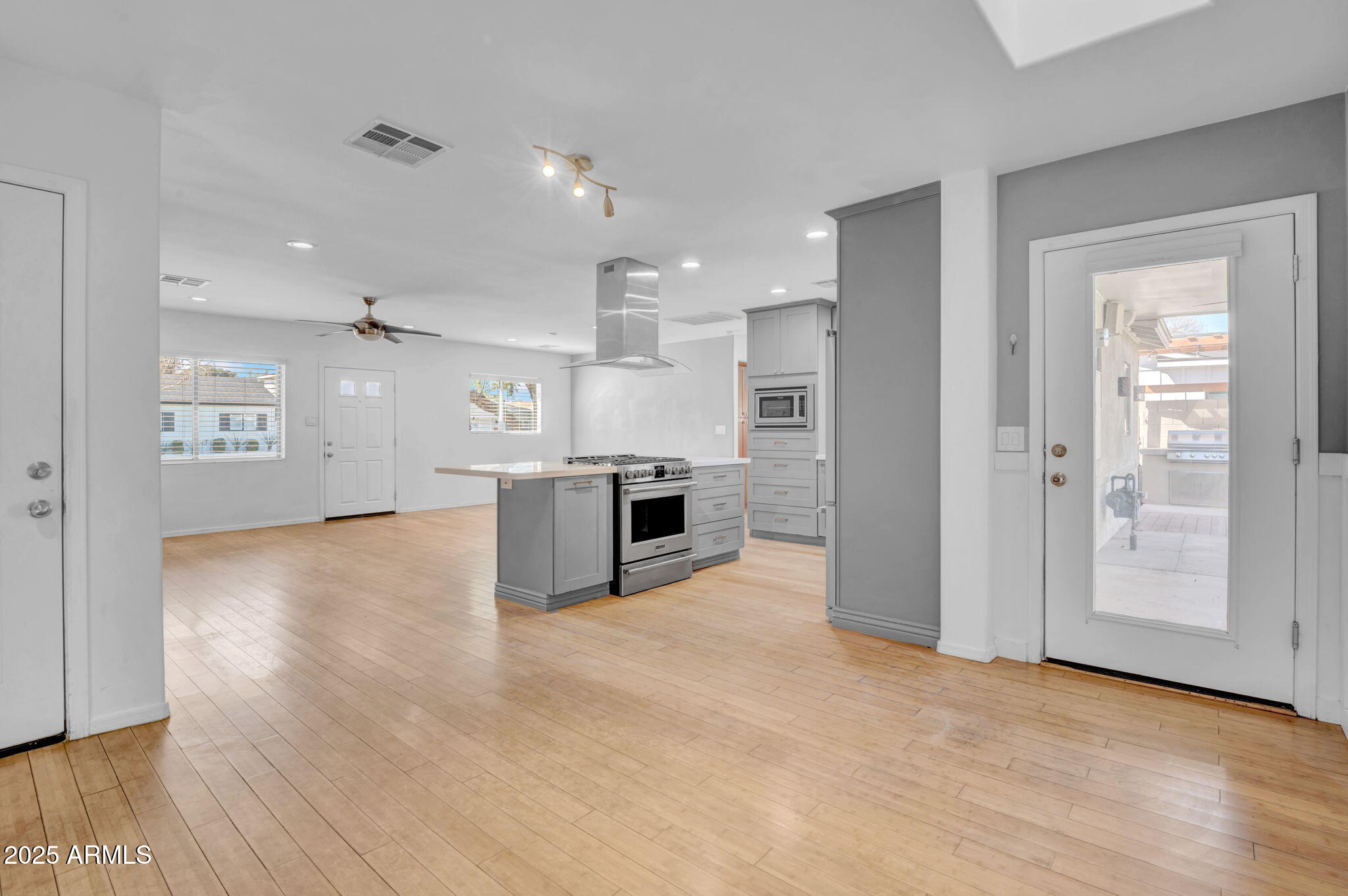 2214 E SELLS Drive