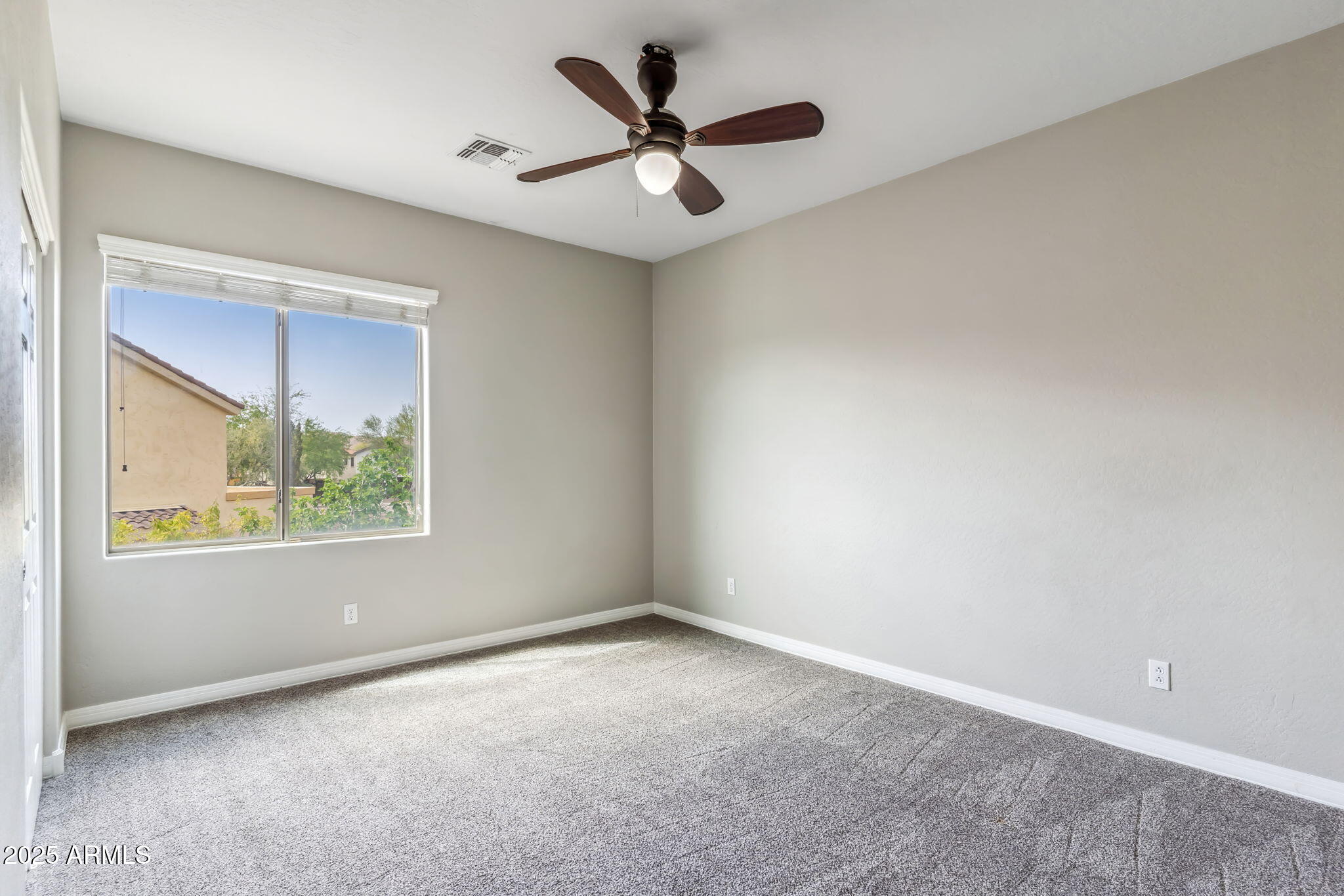 5042 W LARIAT Lane