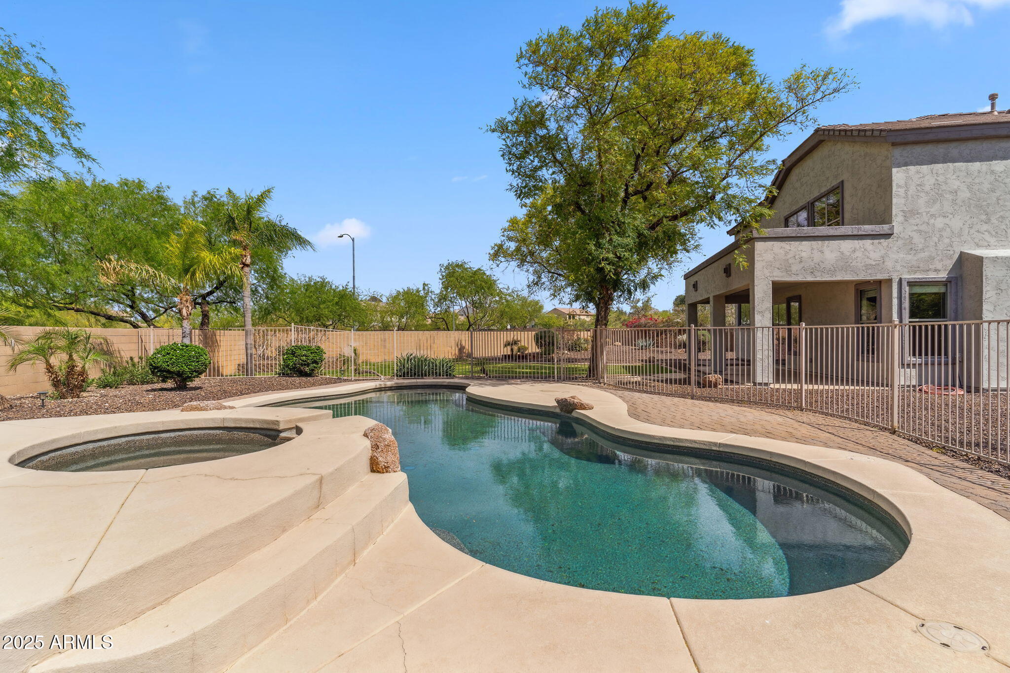 5042 W LARIAT Lane