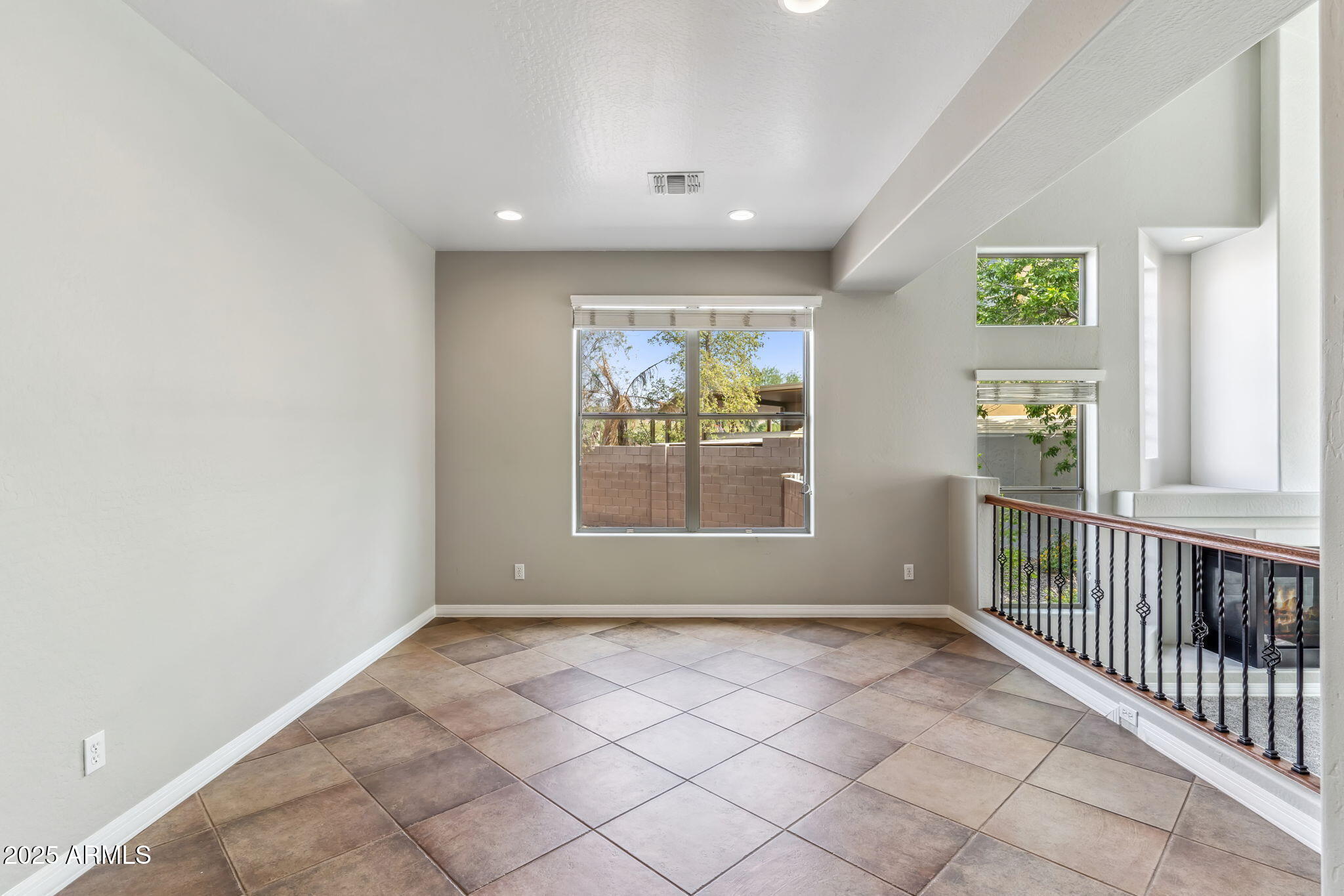5042 W LARIAT Lane