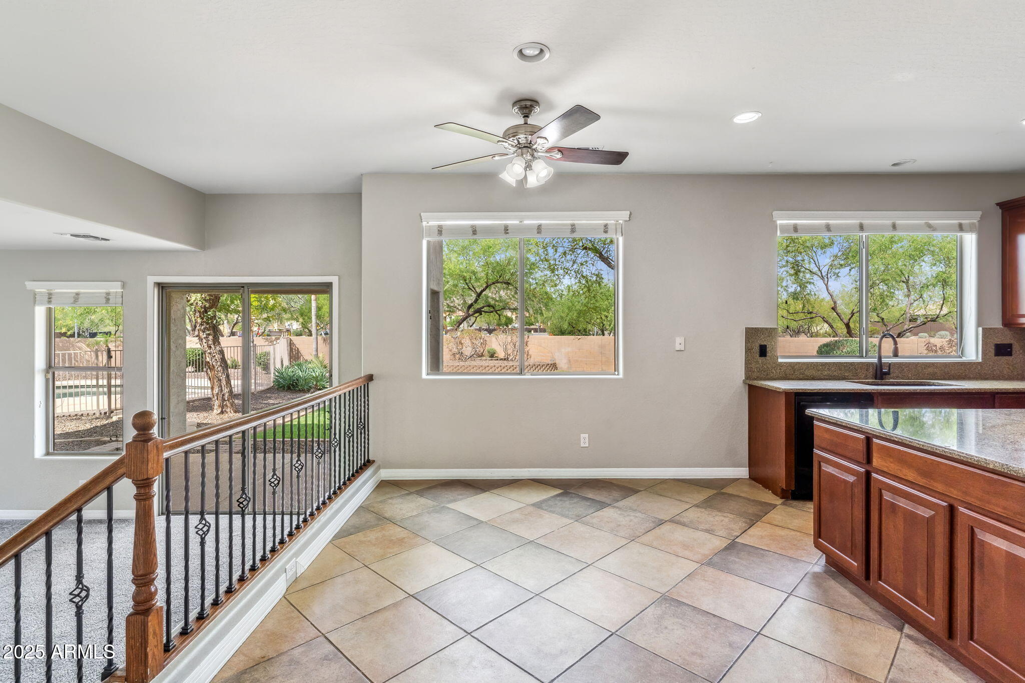 5042 W LARIAT Lane