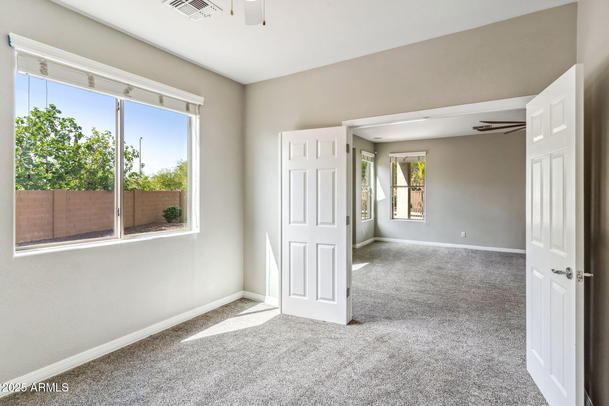 5042 W LARIAT Lane