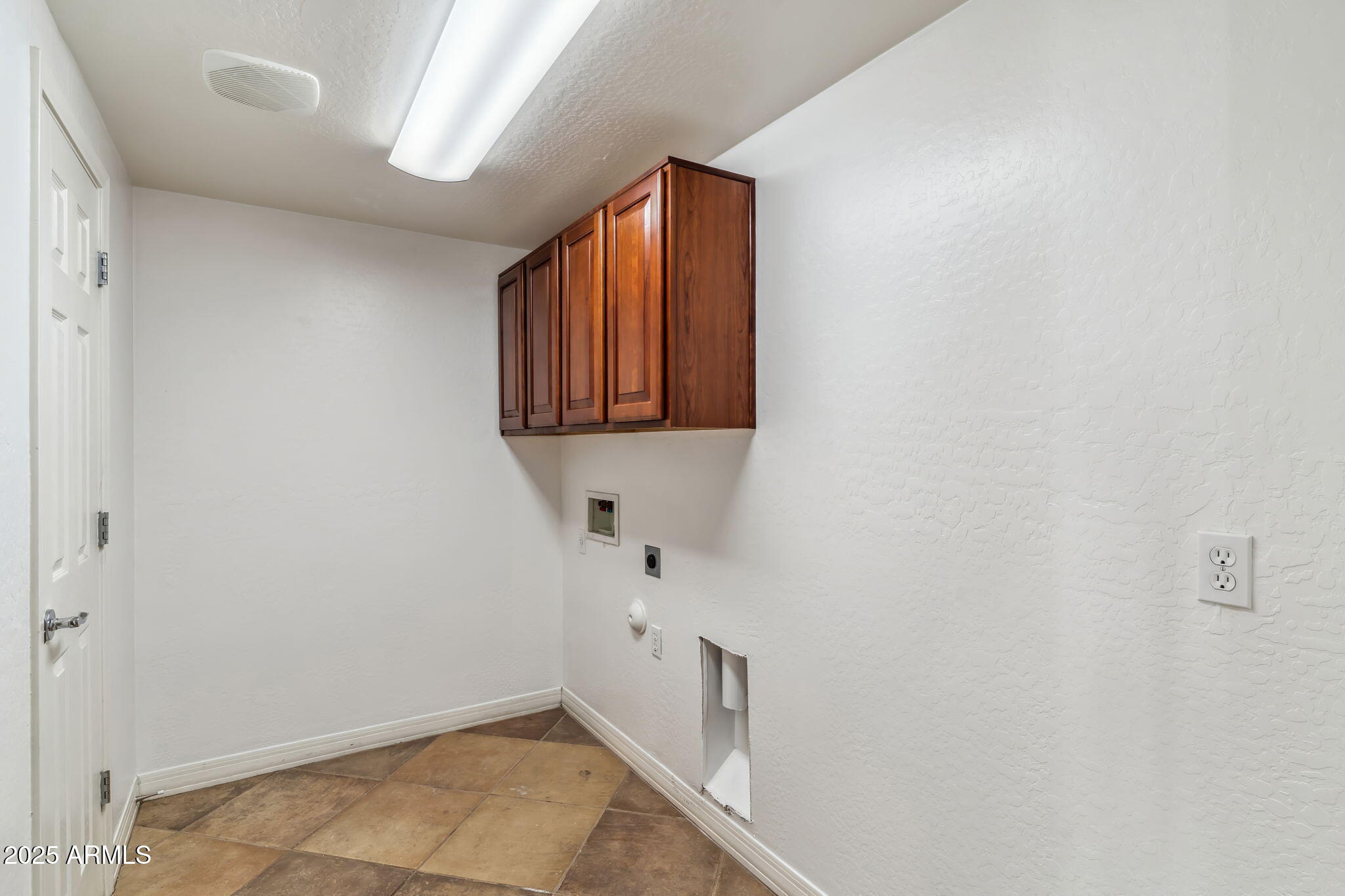 5042 W LARIAT Lane