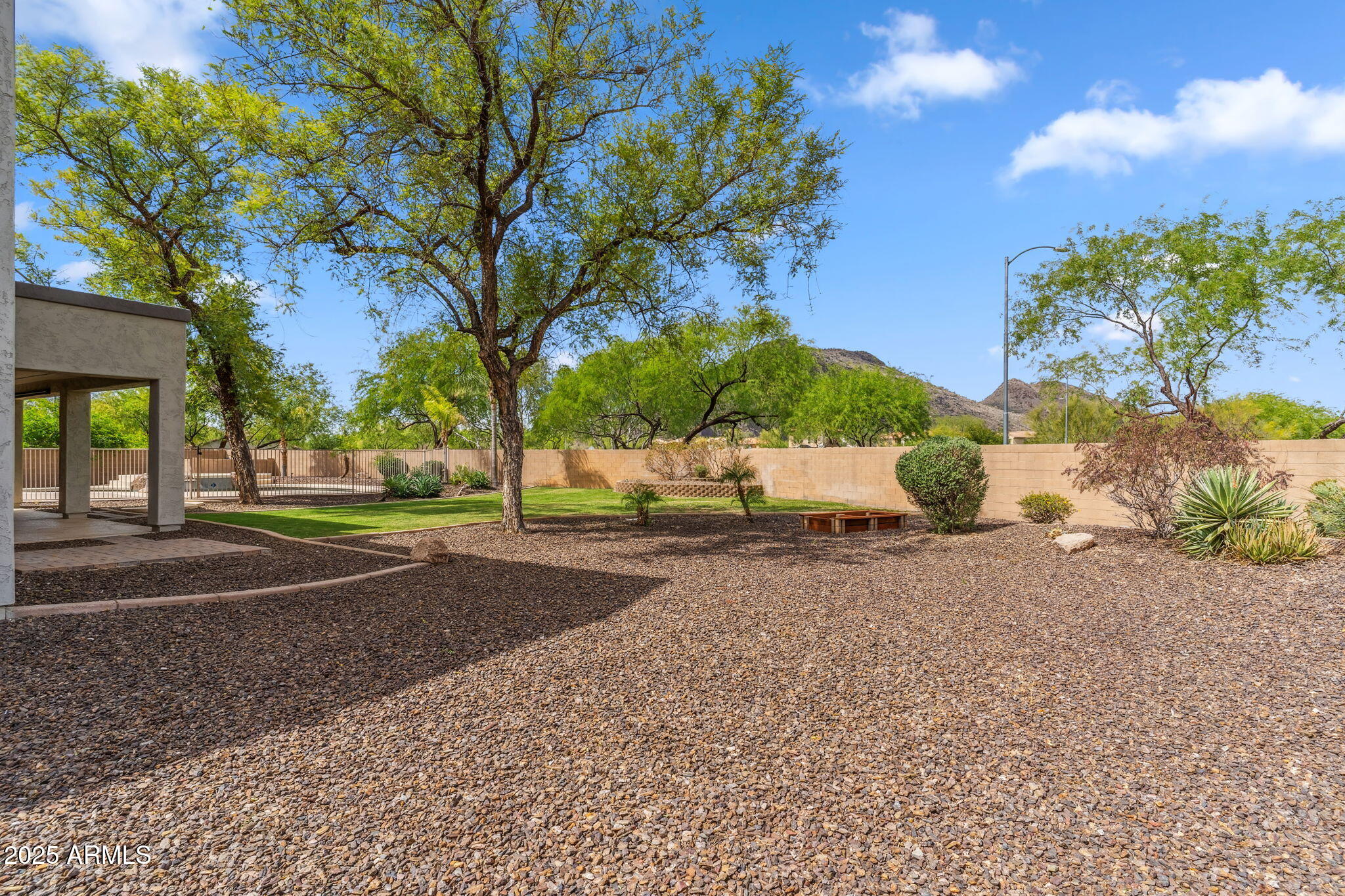 5042 W LARIAT Lane