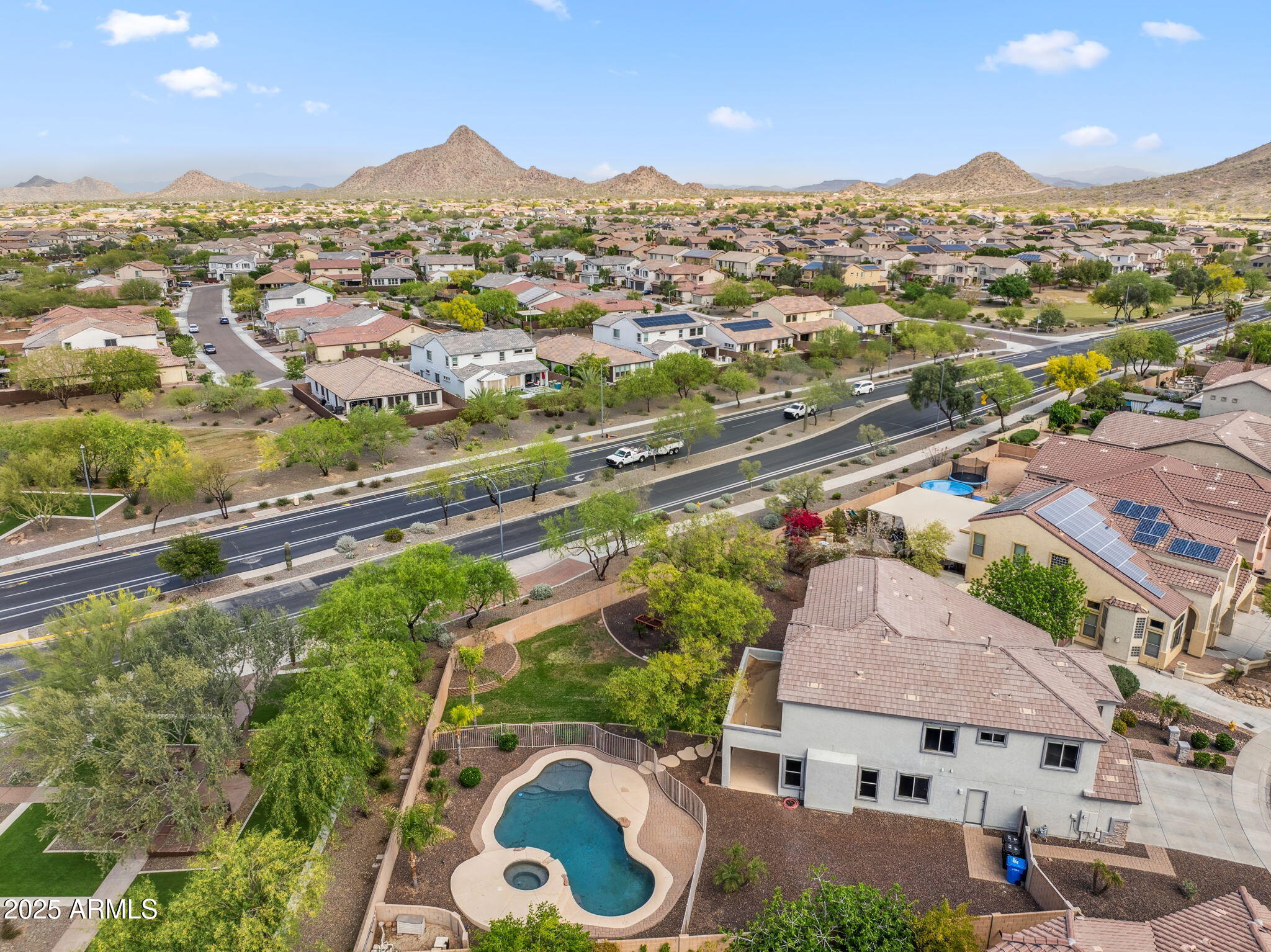 5042 W LARIAT Lane