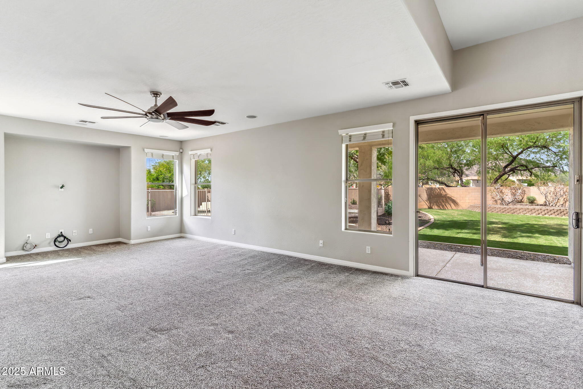 5042 W LARIAT Lane