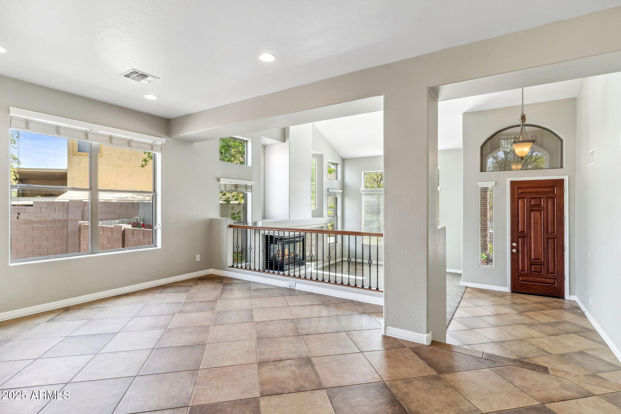 5042 W LARIAT Lane