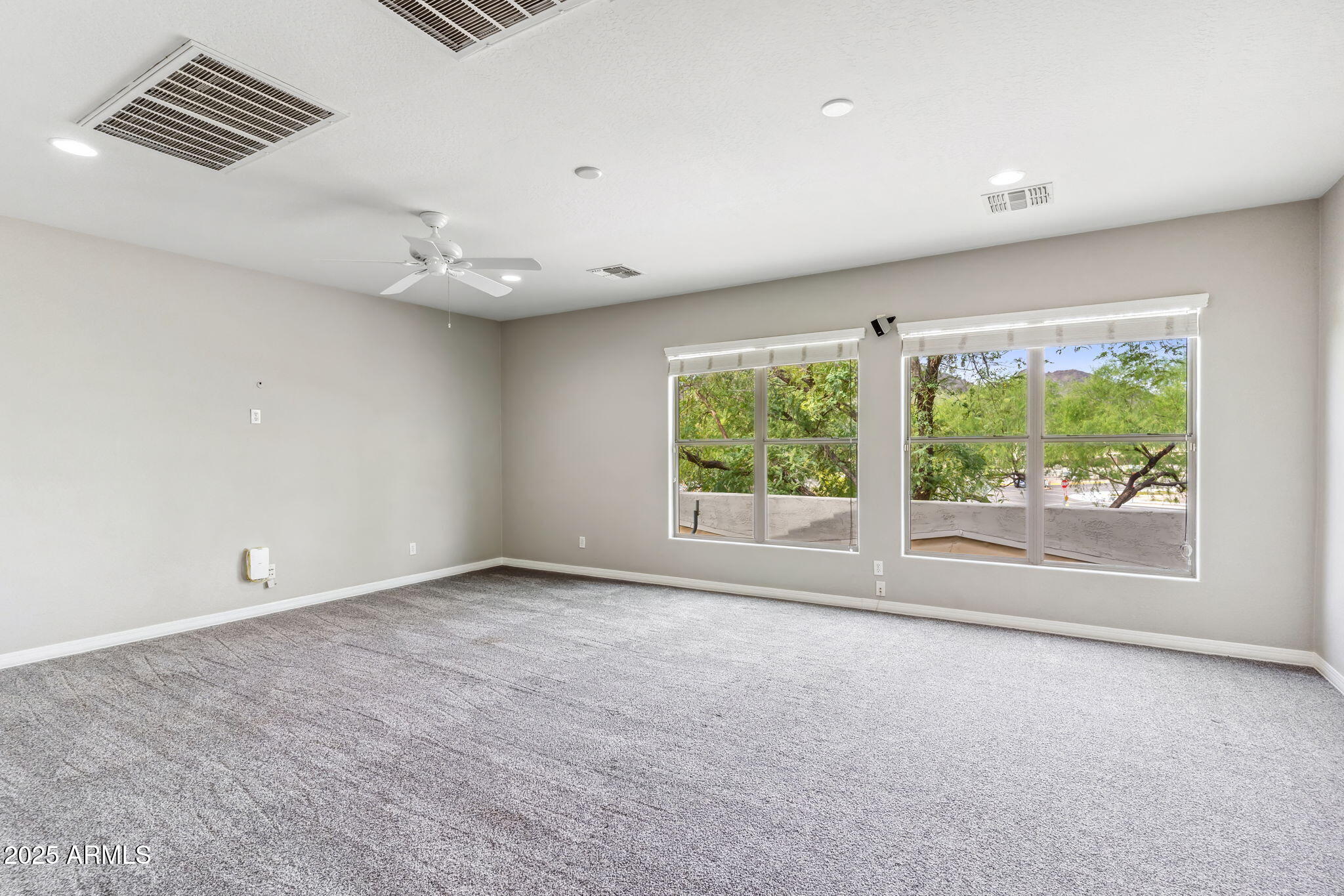 5042 W LARIAT Lane