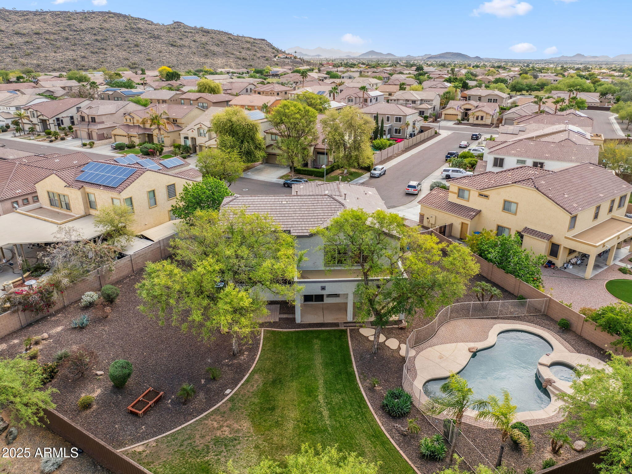 5042 W LARIAT Lane