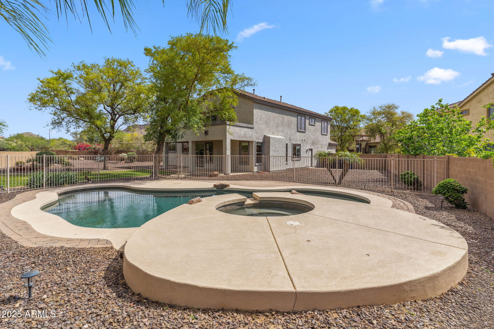 5042 W LARIAT Lane
