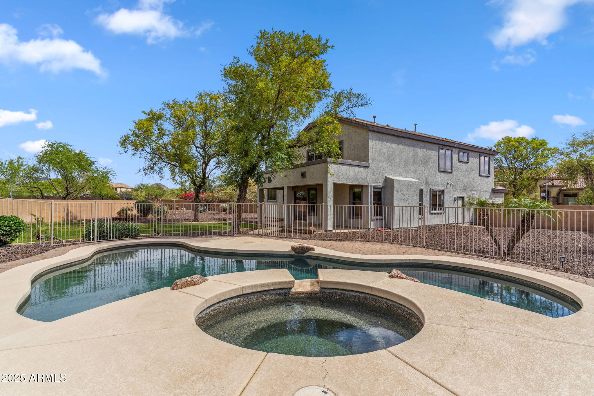 5042 W LARIAT Lane