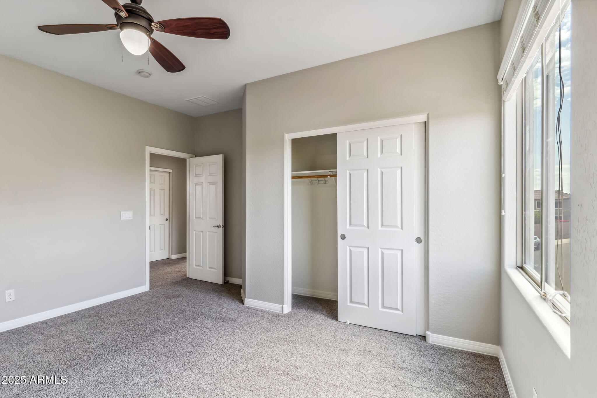 5042 W LARIAT Lane