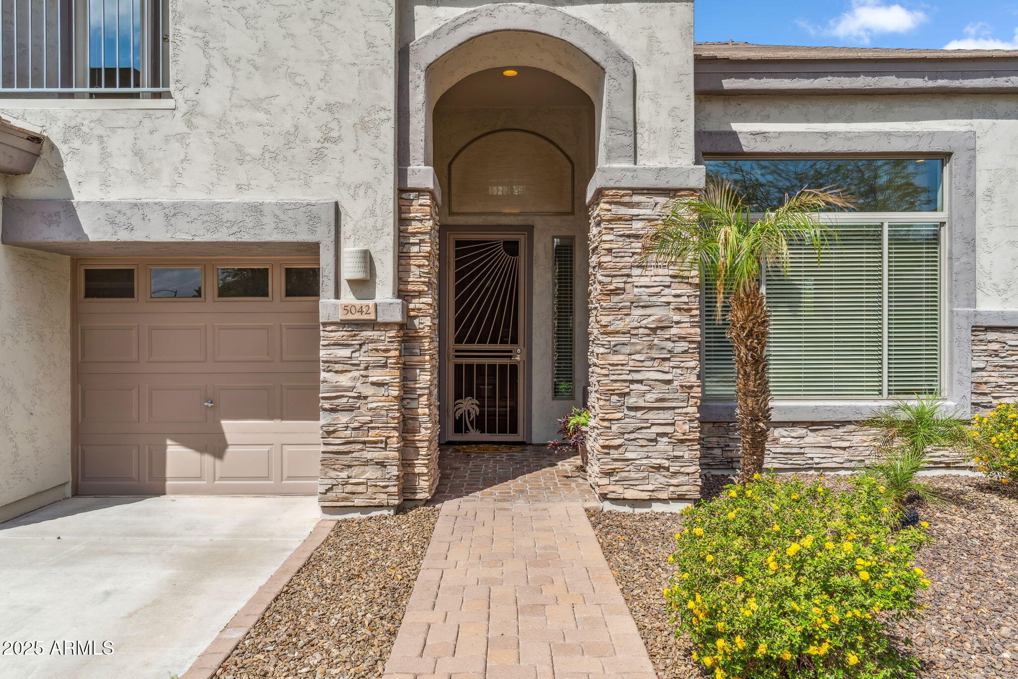 5042 W LARIAT Lane