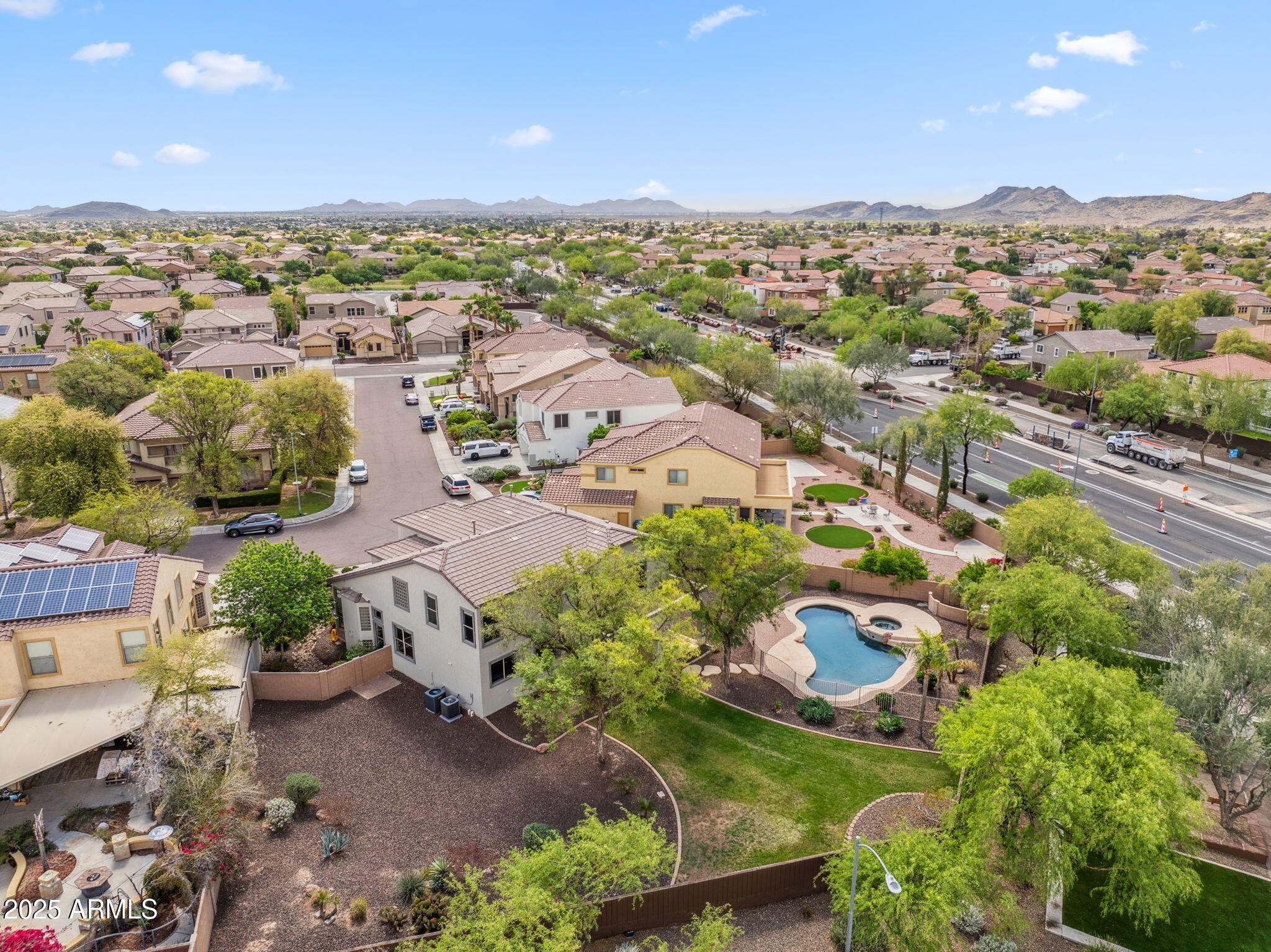 5042 W LARIAT Lane